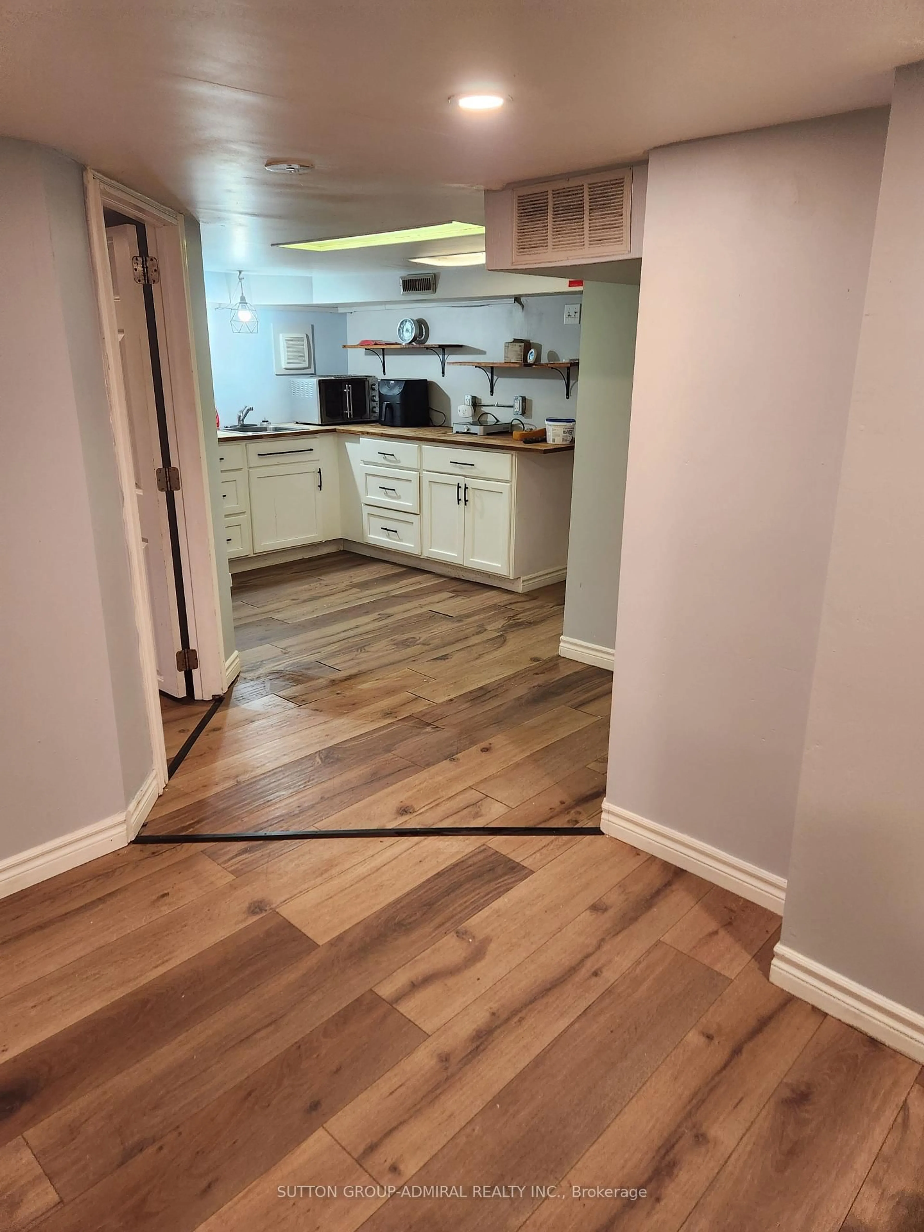 A pic of a room for 809 Portsmouth Ave, Kingston Ontario K7M 1W6