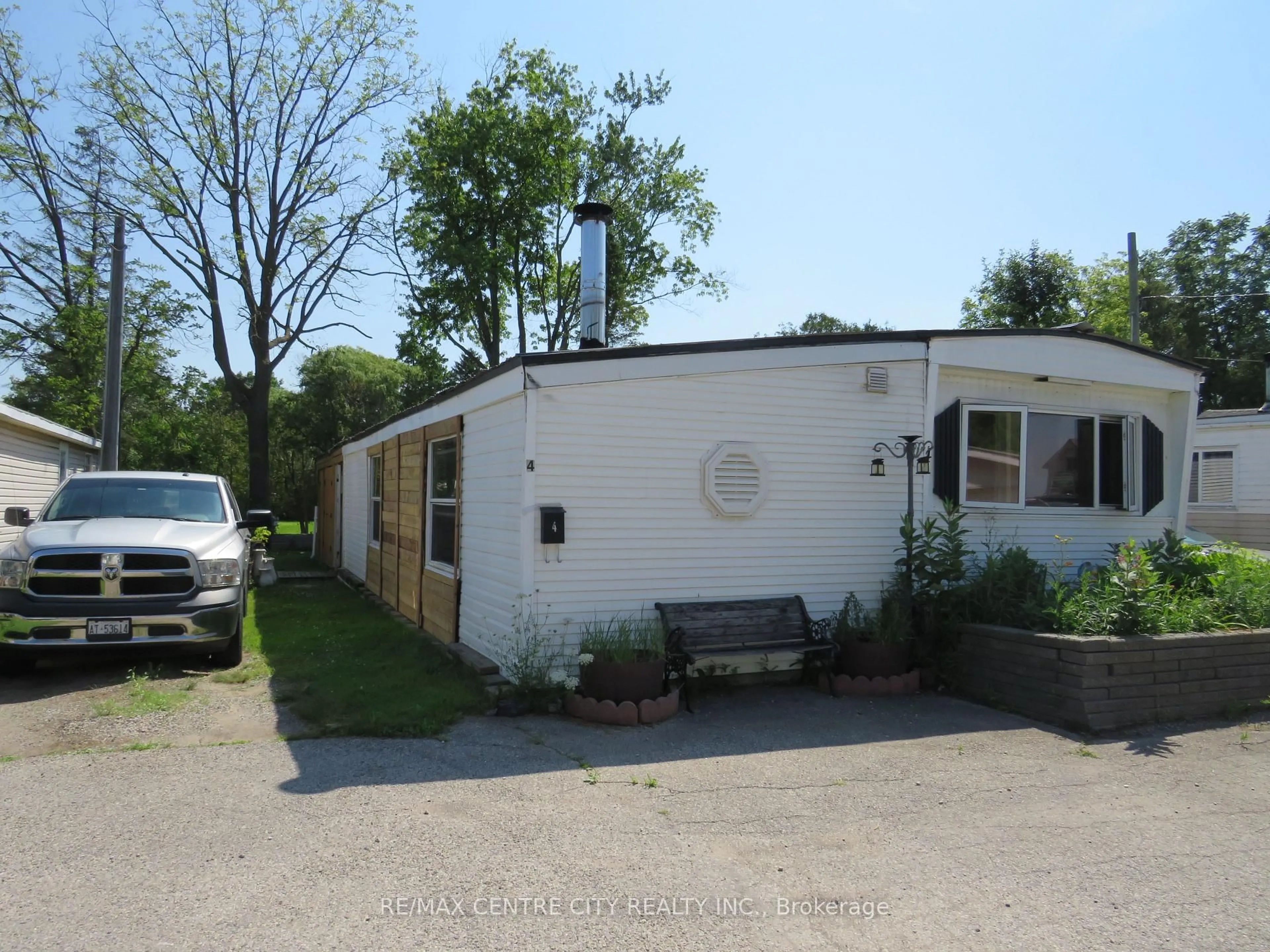 Unknown for 3902 Dundas St #4, Thames Centre Ontario N5V 5C6