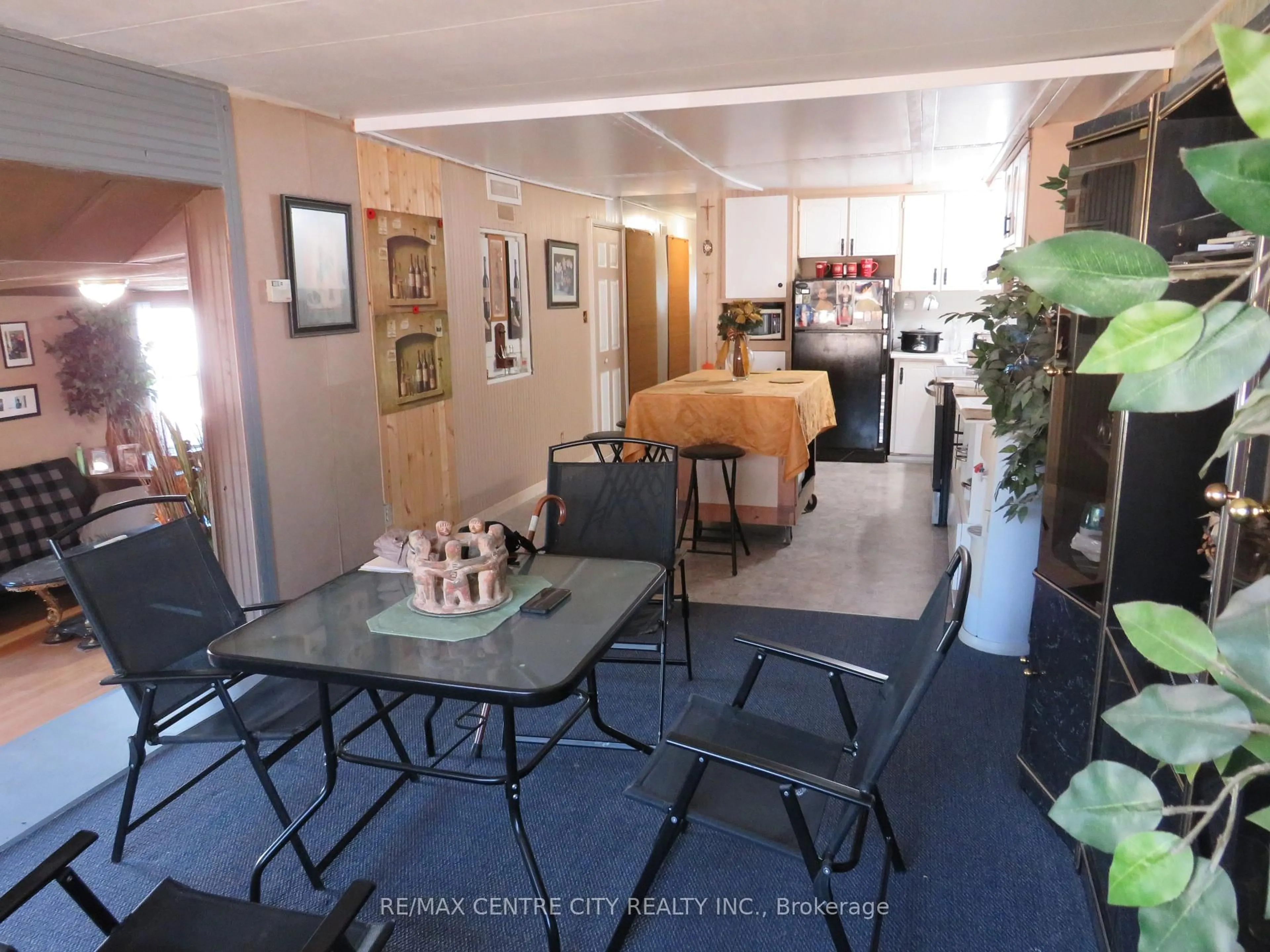 Unknown for 3902 Dundas St #4, Thames Centre Ontario N5V 5C6