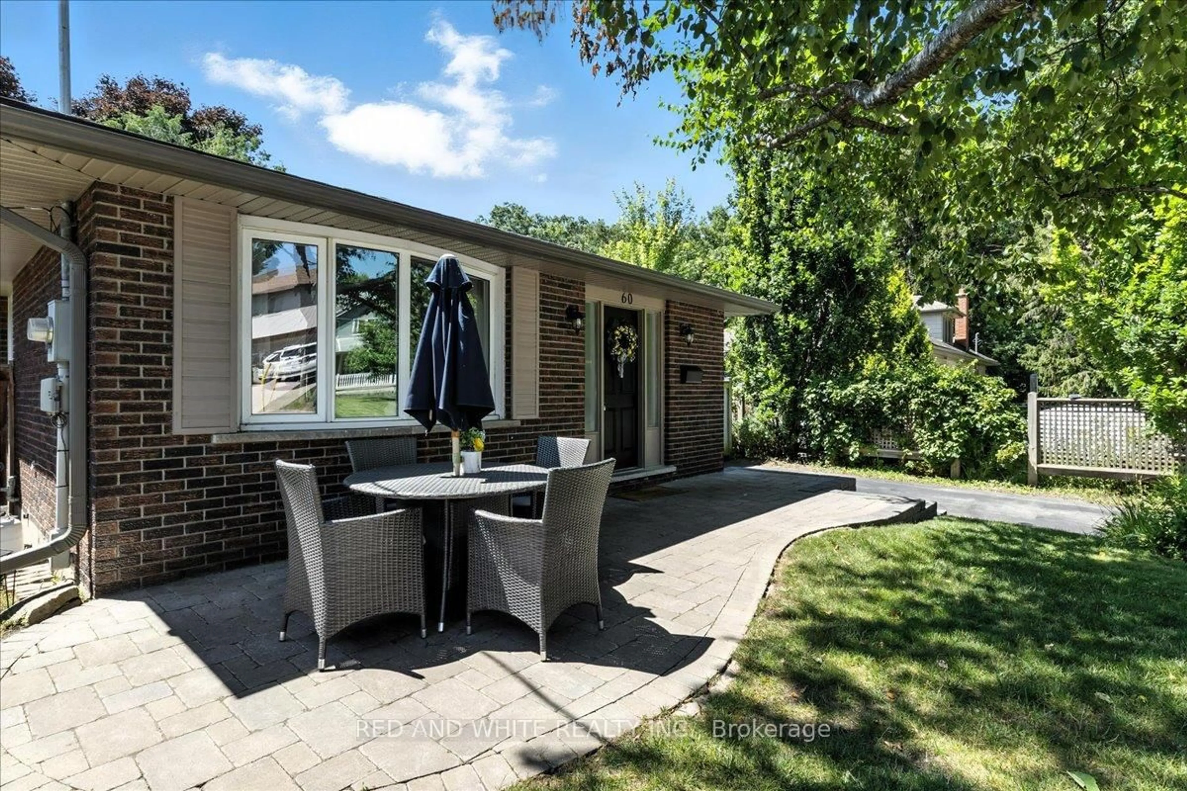 Patio, street for 60 Mulberry Dr, Cambridge Ontario N3C 2J6