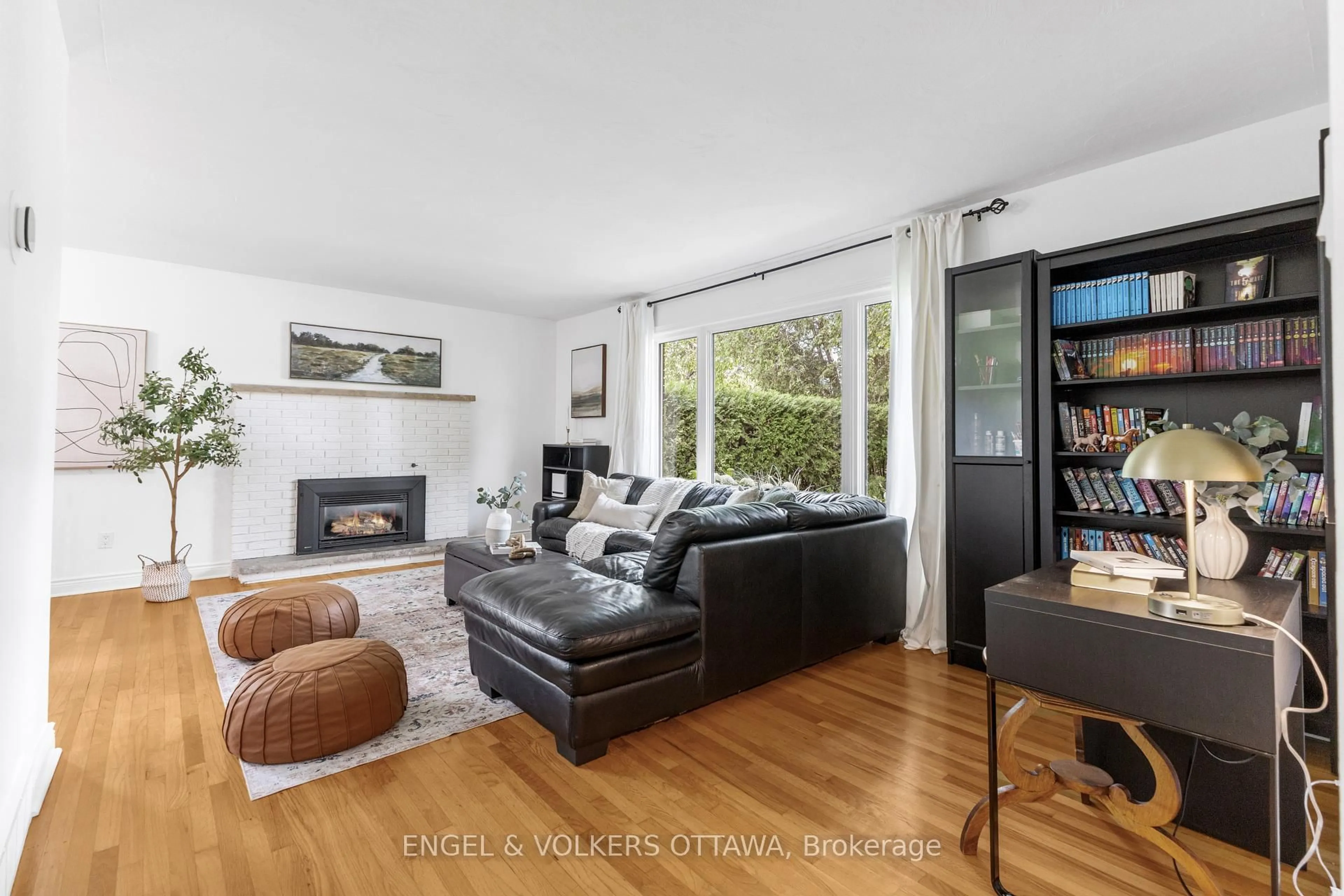 Living room with furniture, wood/laminate floor for 31 Assiniboine Dr, Ottawa Ontario K2E 5R8