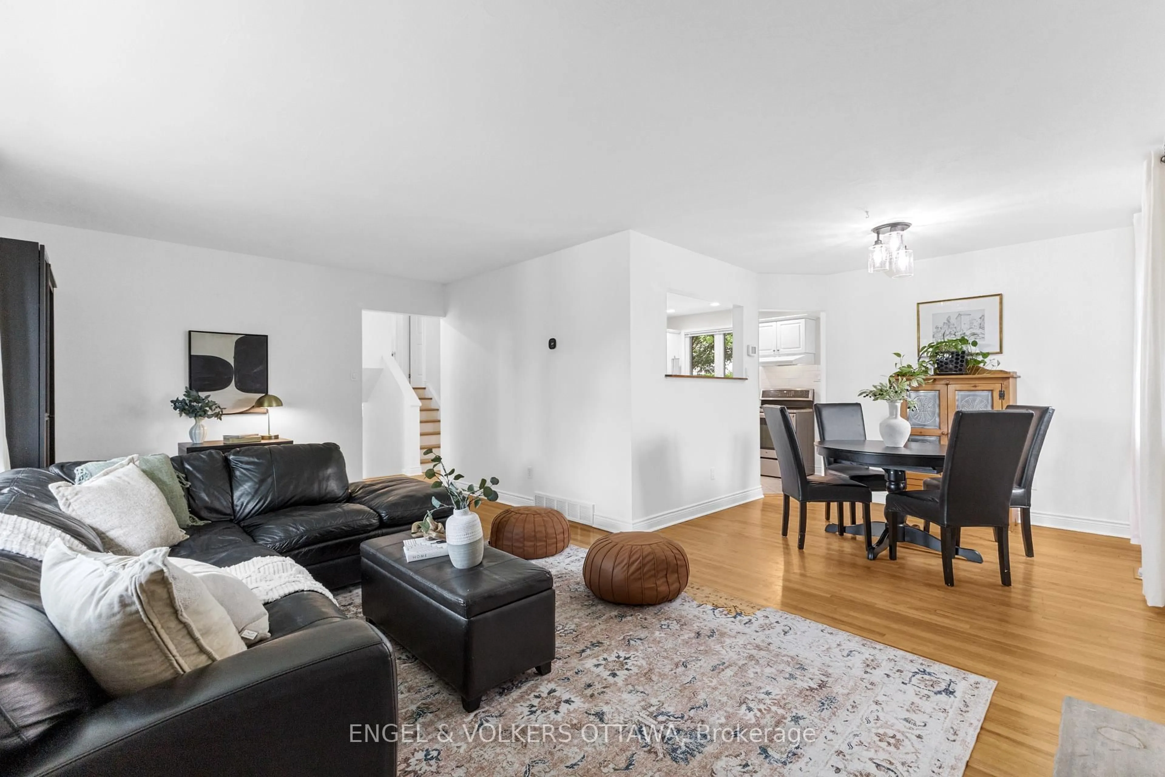 Living room with furniture, unknown for 31 Assiniboine Dr, Ottawa Ontario K2E 5R8