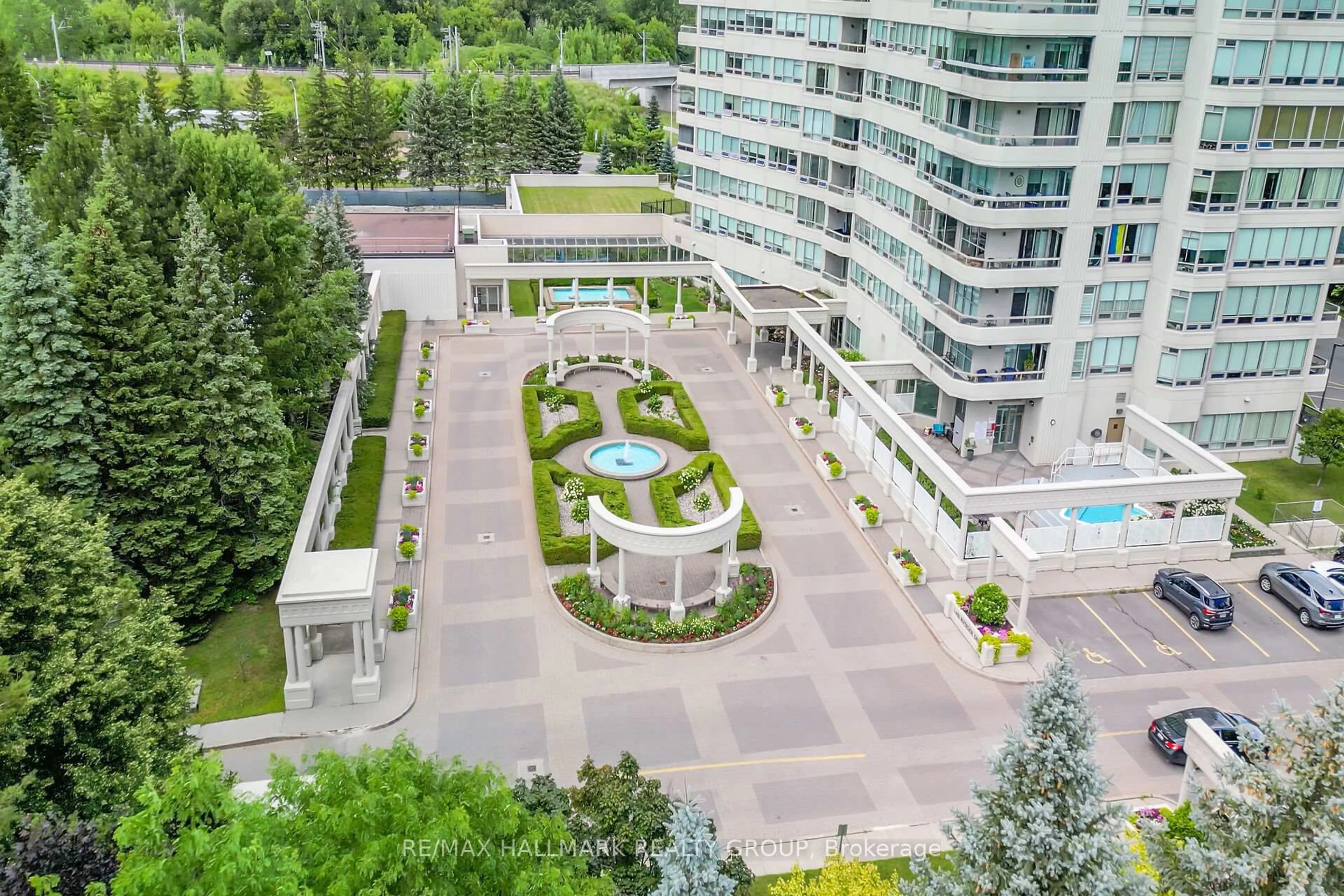 A pic from outside/outdoor area/front of a property/back of a property/a pic from drone, city buildings view from balcony for 1480 Riverside Dr #301, Ottawa Ontario K1G 5H2