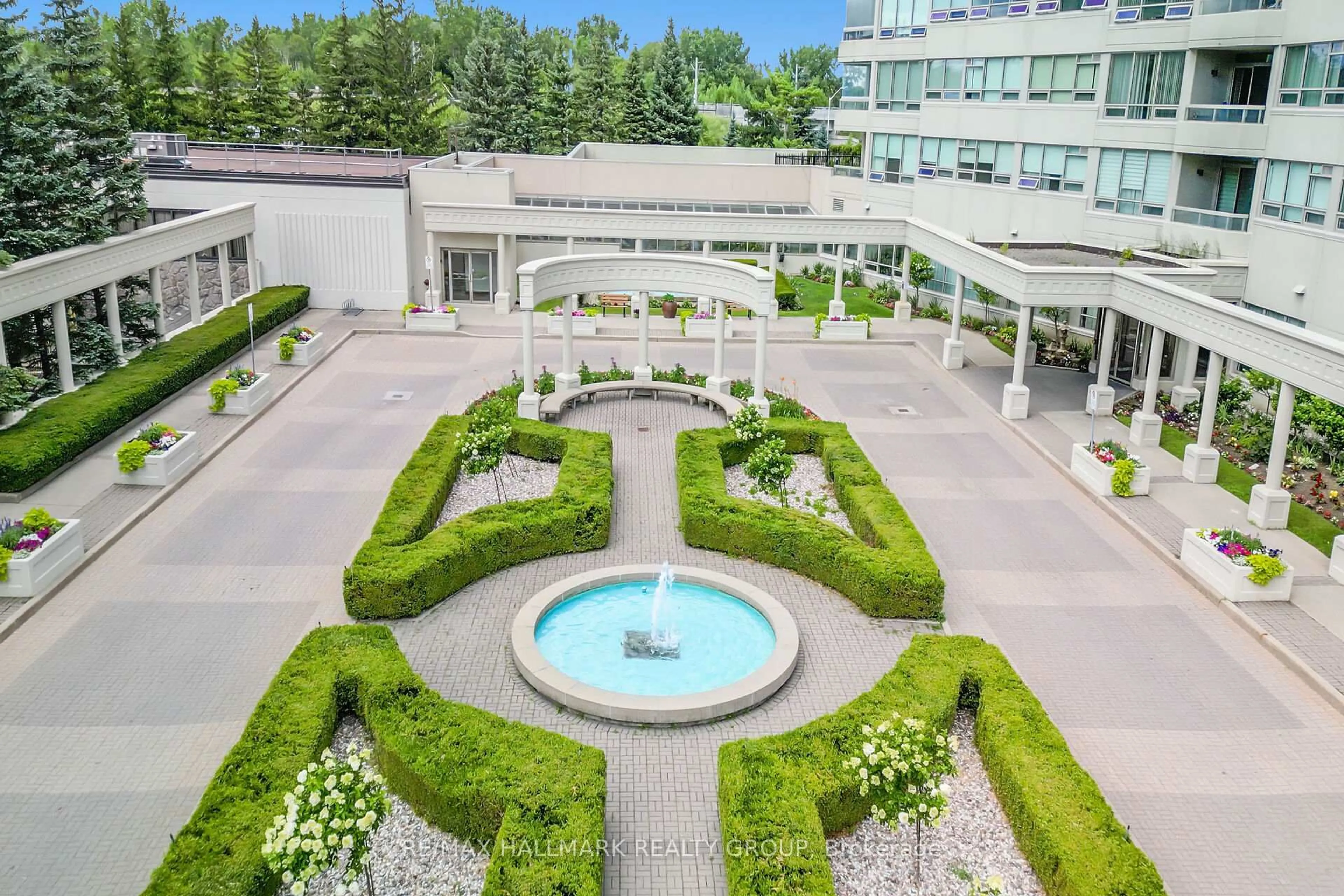 Patio, building for 1480 Riverside Dr #301, Ottawa Ontario K1G 5H2