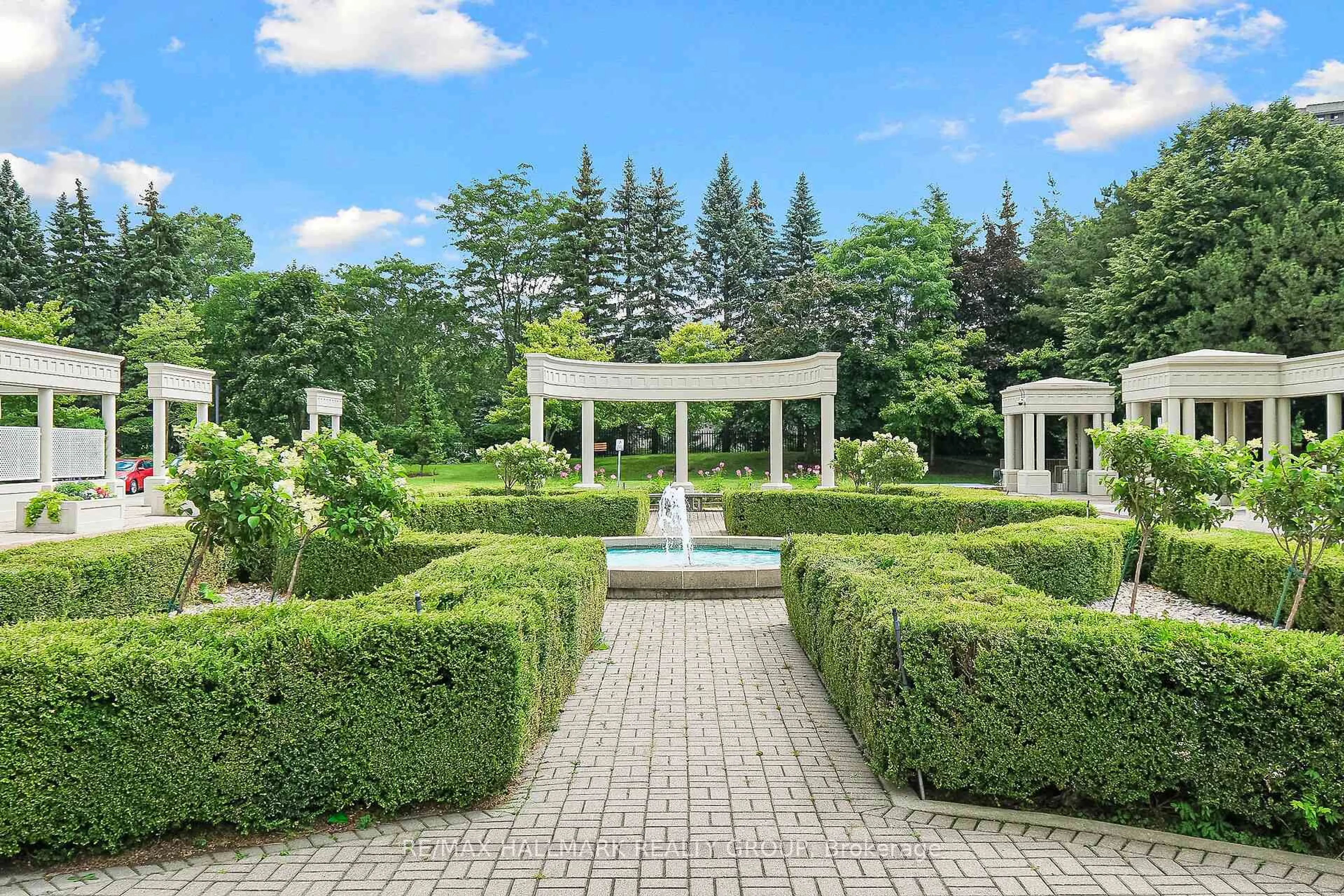 Patio, unknown for 1480 Riverside Dr #301, Ottawa Ontario K1G 5H2