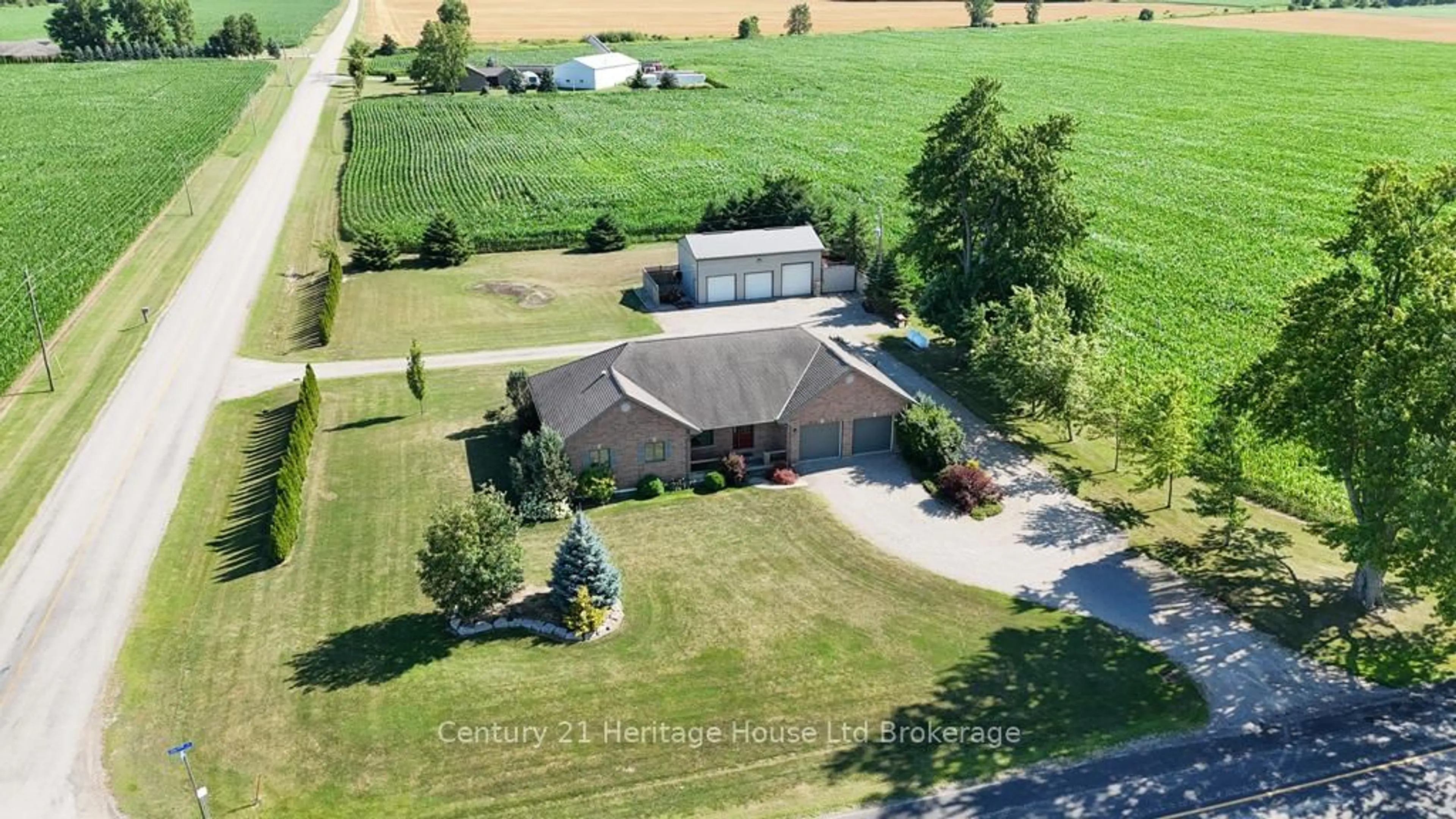 A pic from outside/outdoor area/front of a property/back of a property/a pic from drone, unknown for 11069 Rogers Rd, Malahide Ontario N5H 2R6