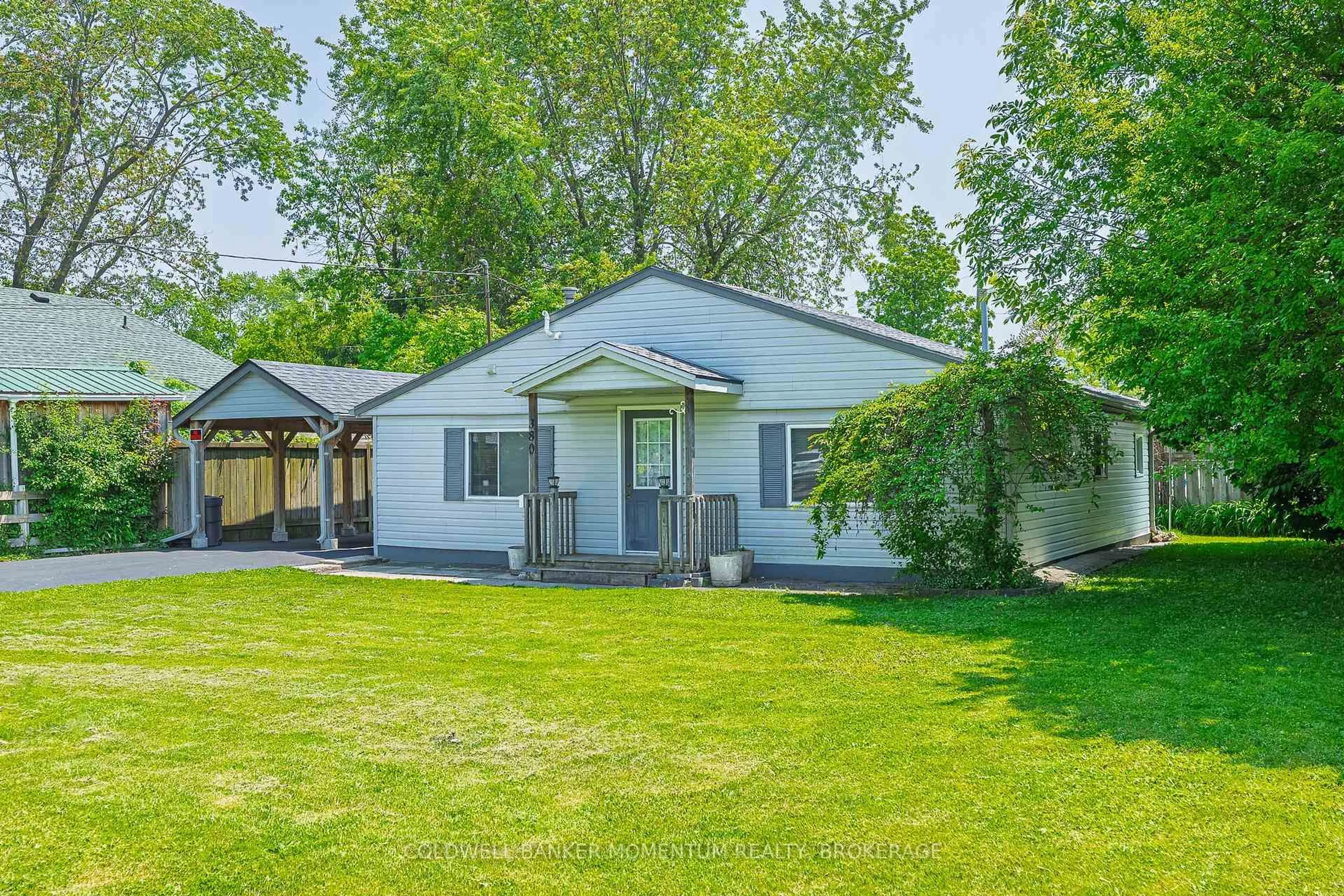 A pic from outside/outdoor area/front of a property/back of a property/a pic from drone, street for 380 Washington Rd, Fort Erie Ontario L2A 4K4