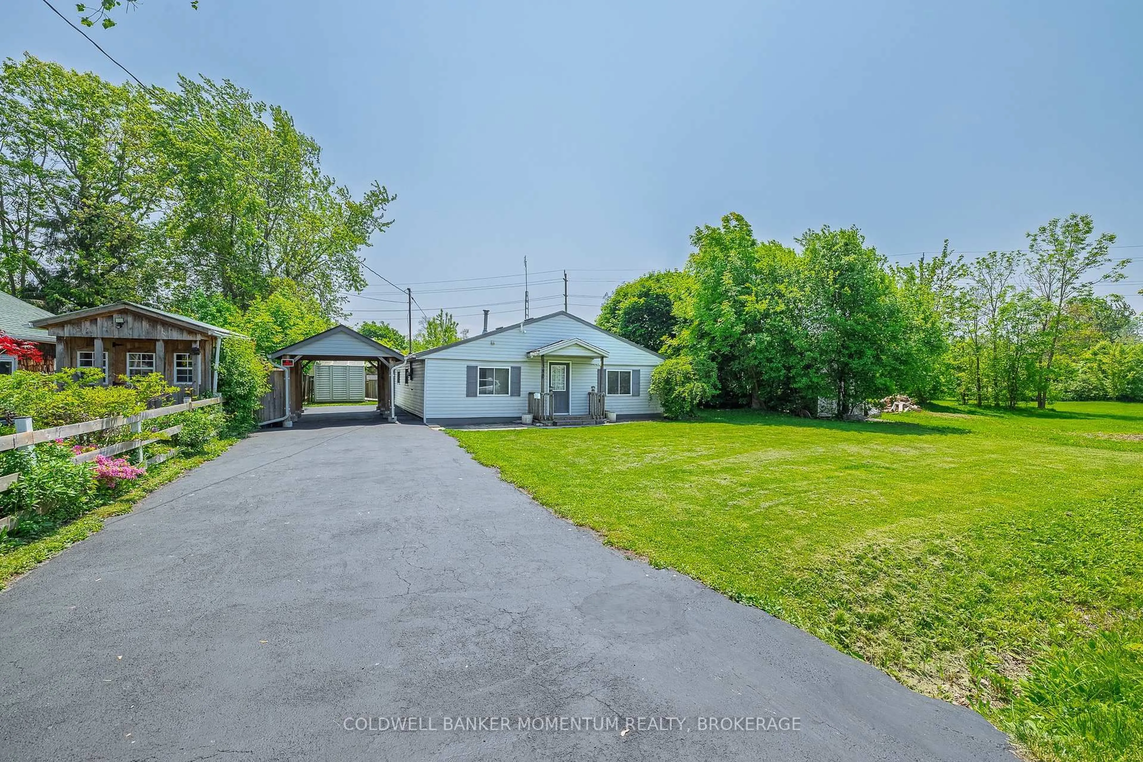 A pic from outside/outdoor area/front of a property/back of a property/a pic from drone, street for 380 Washington Rd, Fort Erie Ontario L2A 4K4