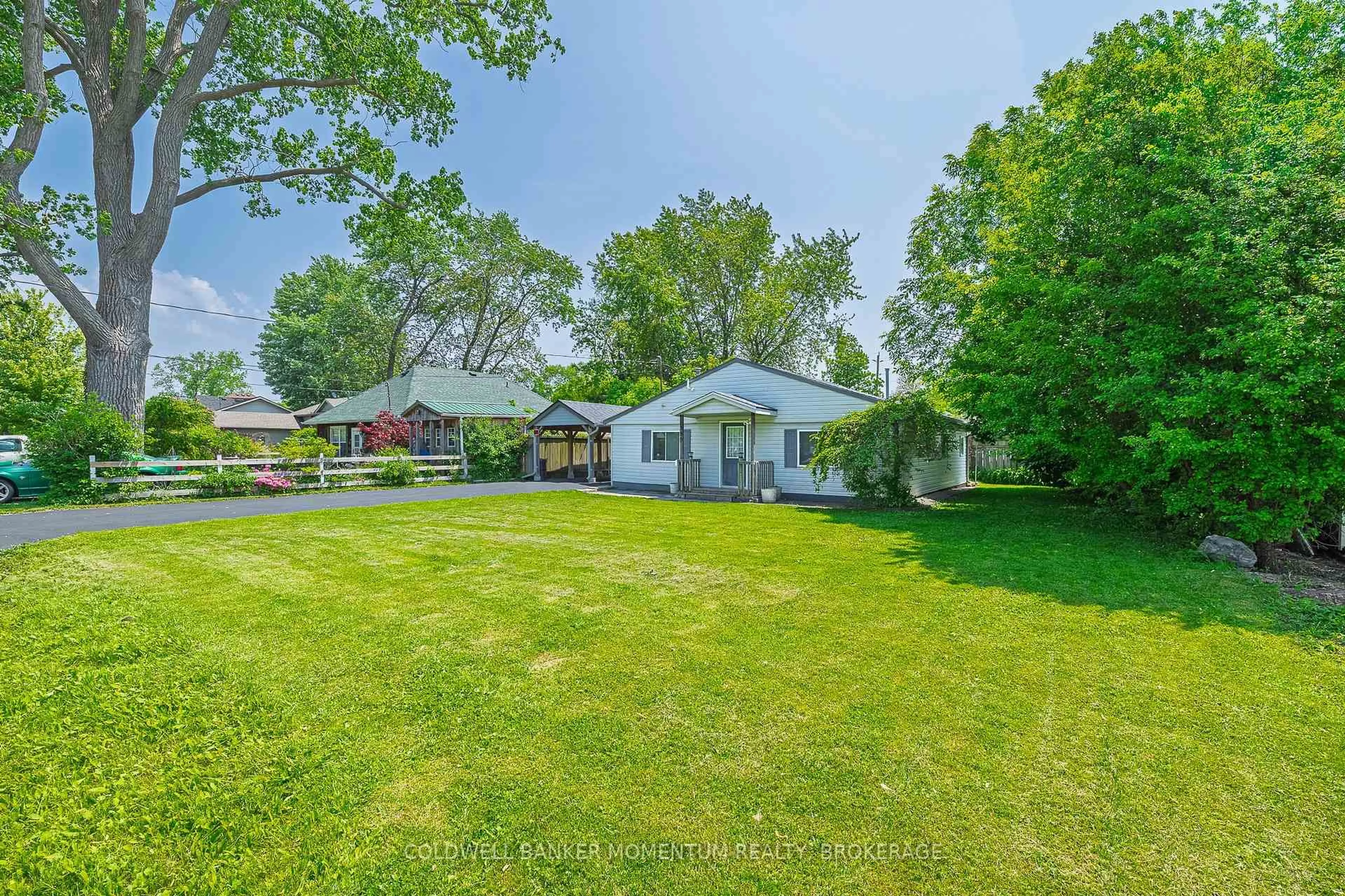A pic from outside/outdoor area/front of a property/back of a property/a pic from drone, unknown for 380 Washington Rd, Fort Erie Ontario L2A 4K4