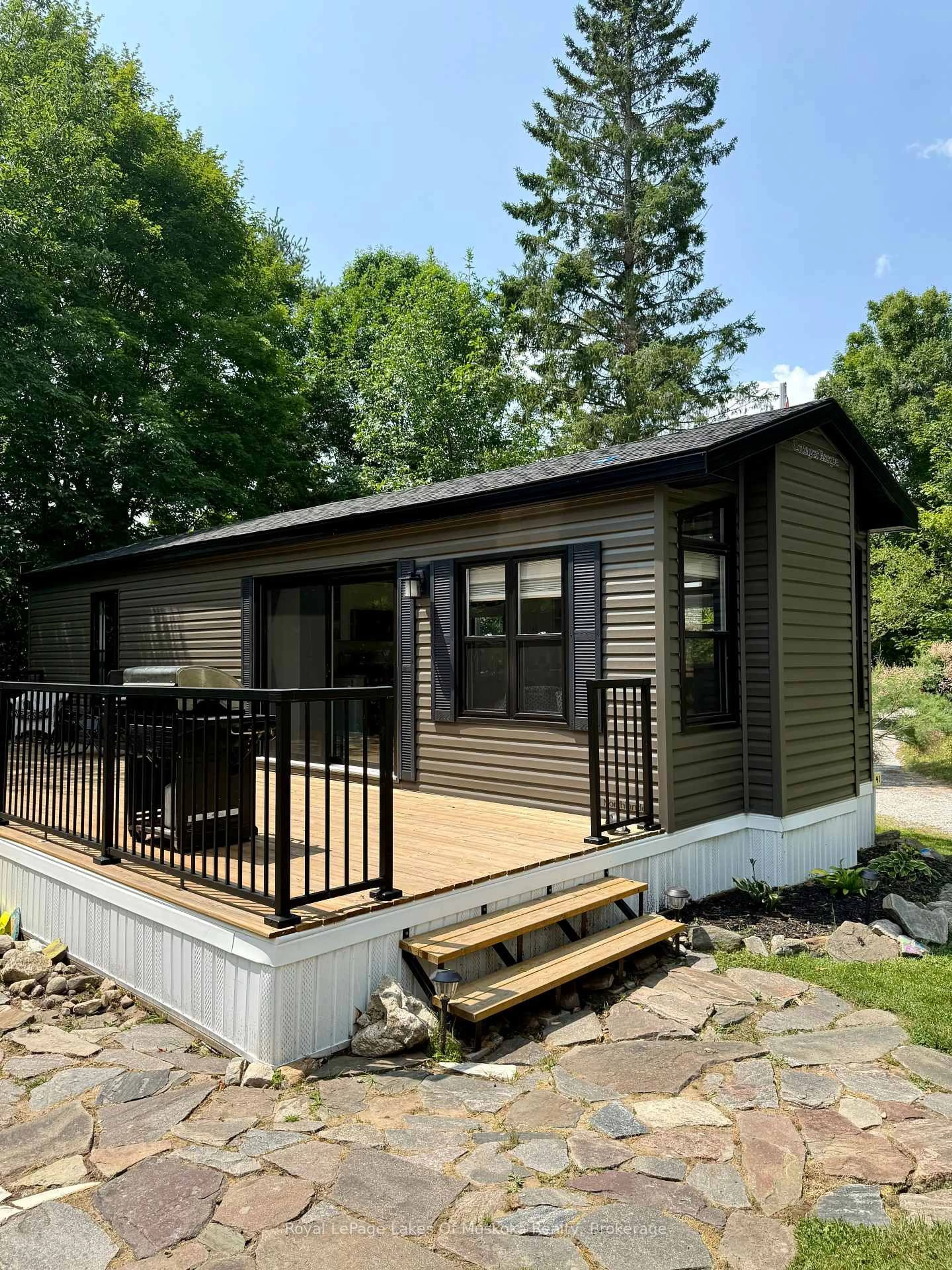 Home with vinyl exterior material, unknown for 1005 Stephens Bay Rd #Lot 41, Bracebridge Ontario P1L 1X2