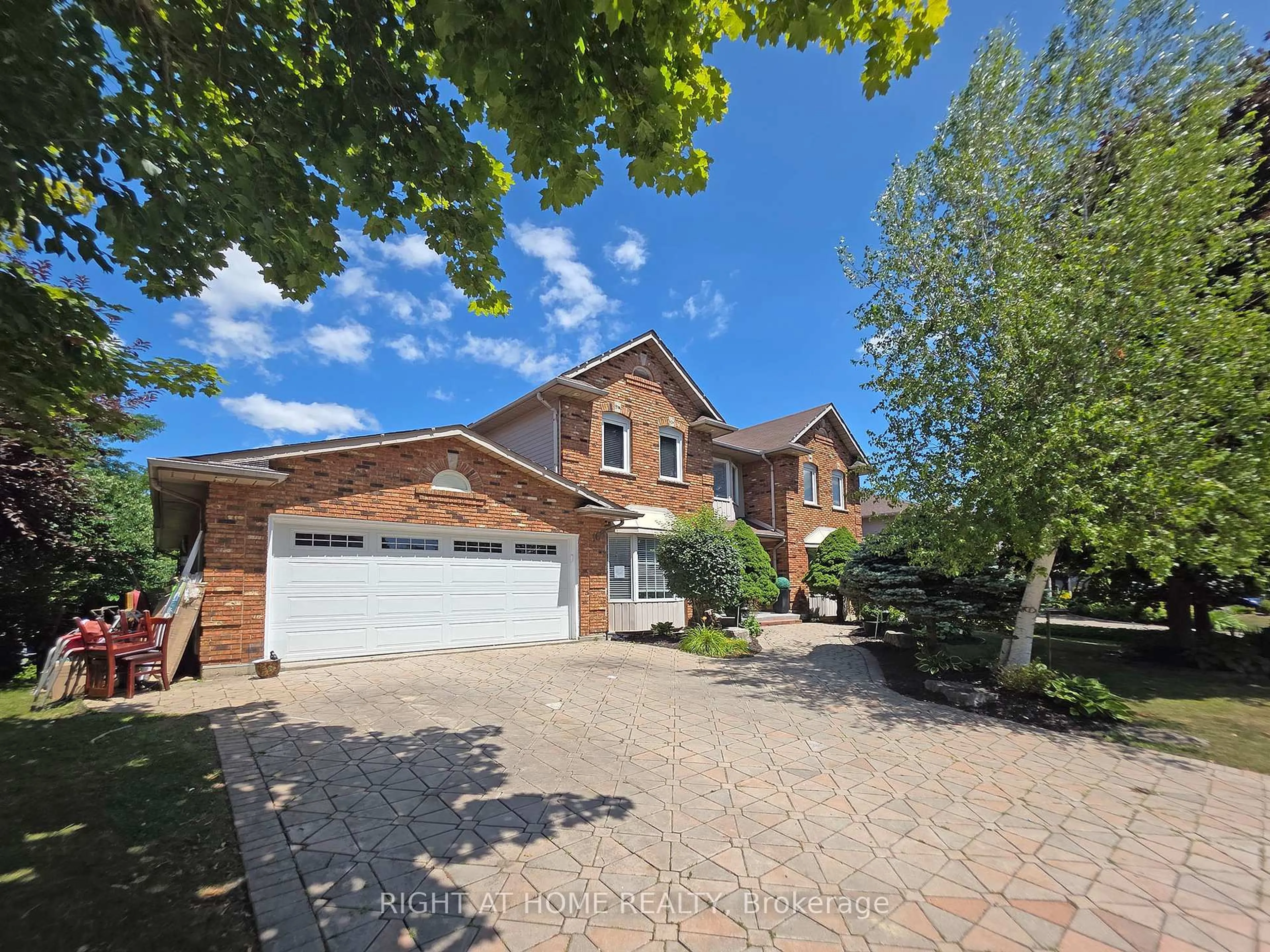 A pic from outside/outdoor area/front of a property/back of a property/a pic from drone, street for 168 Bluebell Cres, Hamilton Ontario L9K 1E7