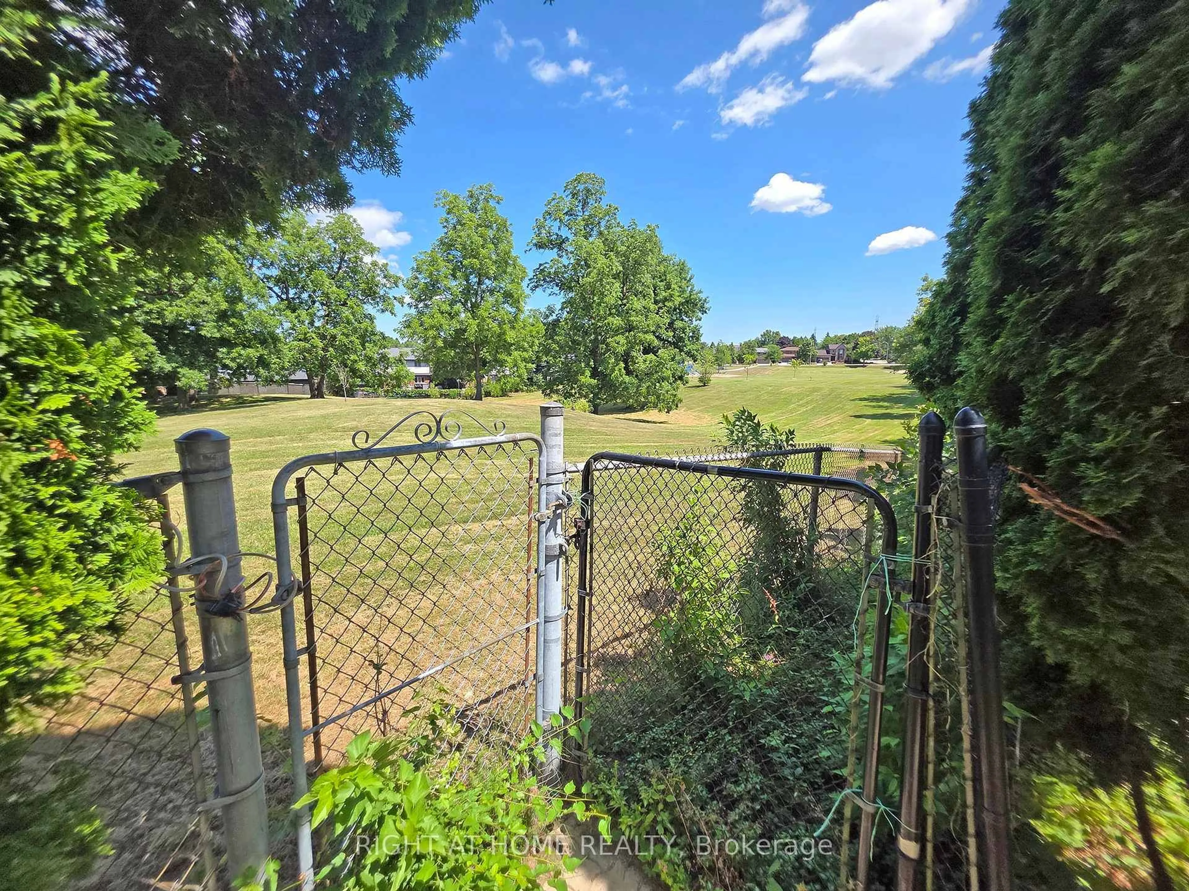 A pic from outside/outdoor area/front of a property/back of a property/a pic from drone, forest/trees view for 168 Bluebell Cres, Hamilton Ontario L9K 1E7