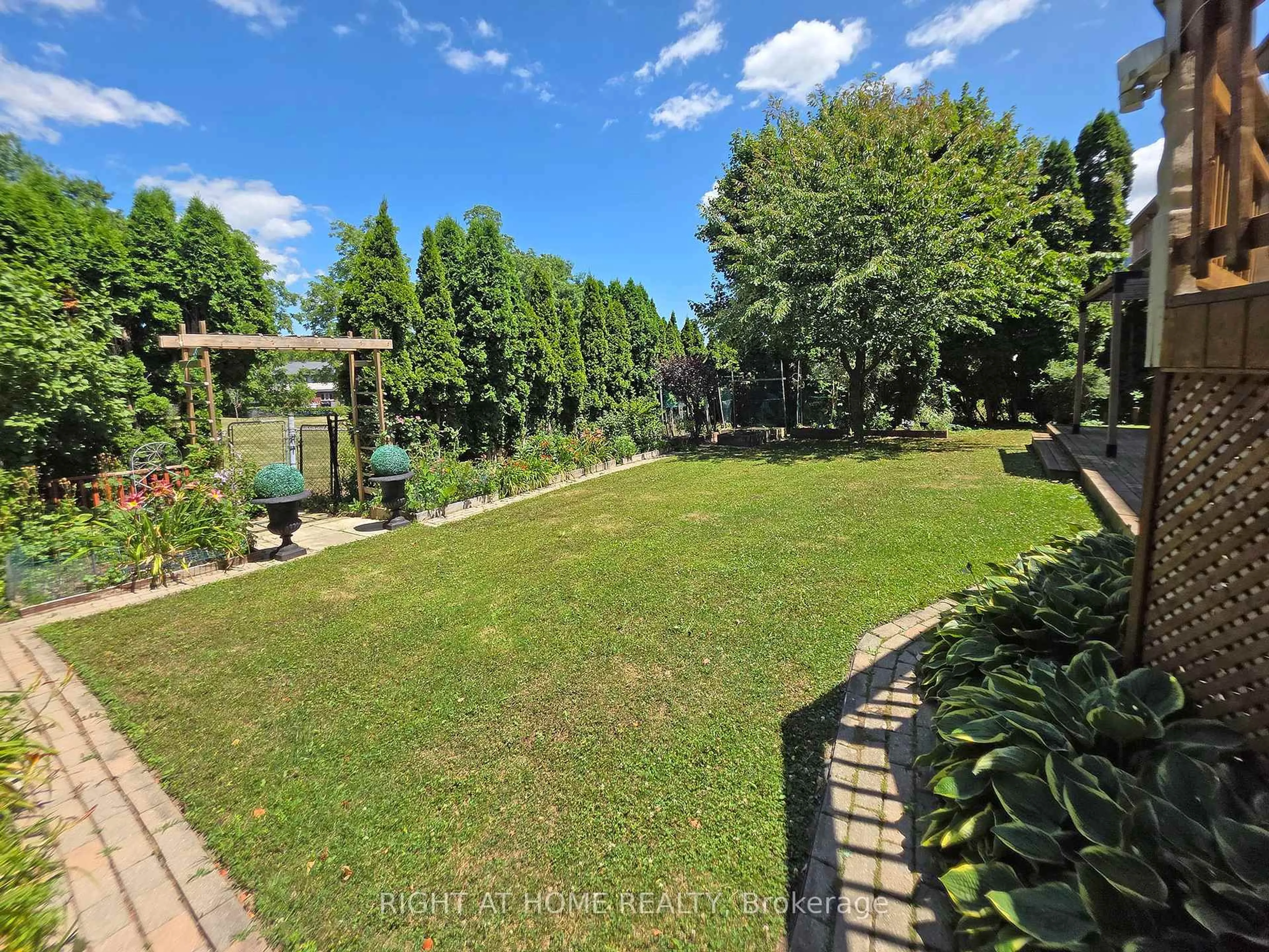 A pic from outside/outdoor area/front of a property/back of a property/a pic from drone, water/lake/river/ocean view for 168 Bluebell Cres, Hamilton Ontario L9K 1E7