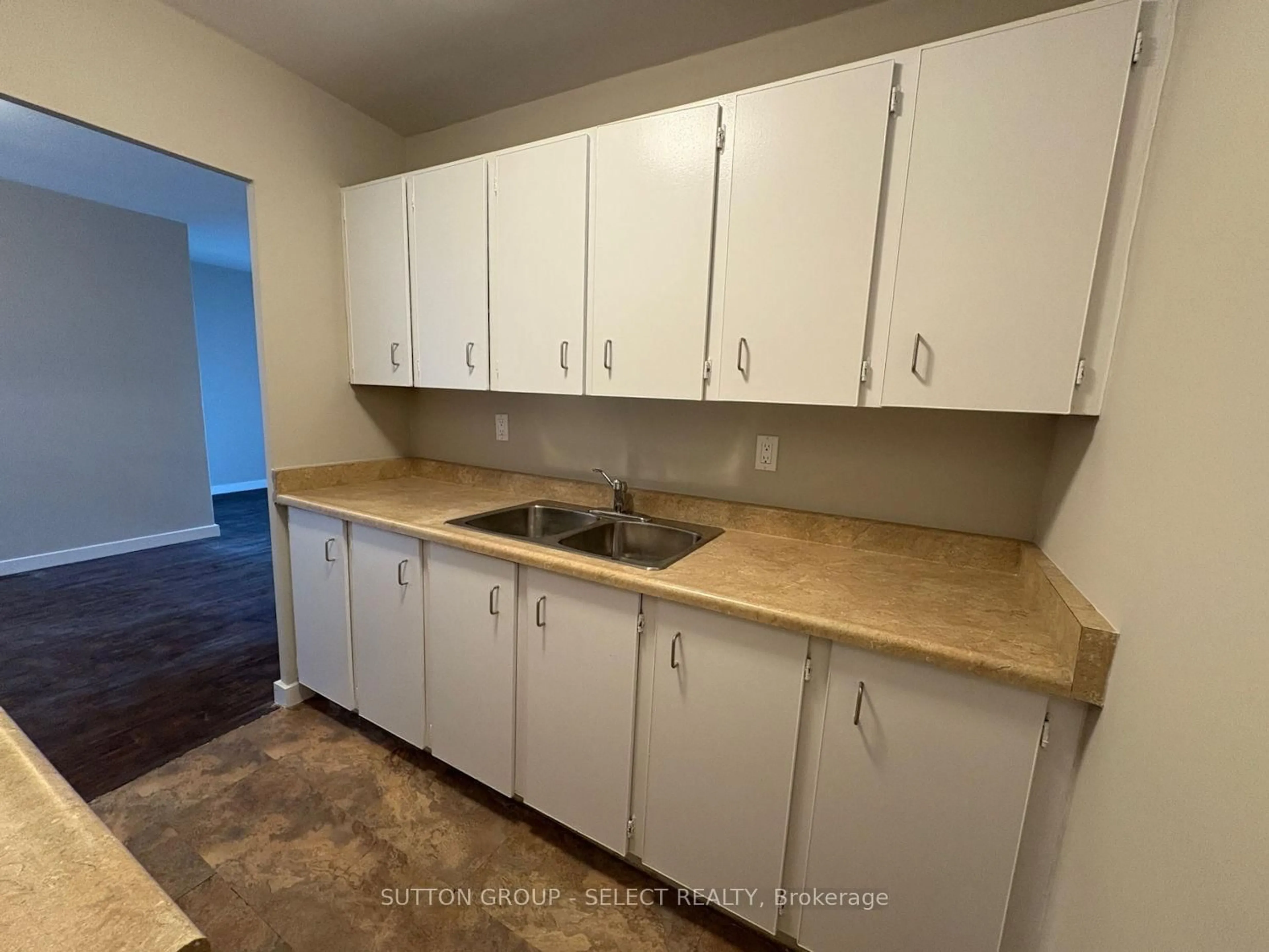 Standard kitchen, unknown for 583 MORNINGTON Ave #1103, London East Ontario N5Y 3E9