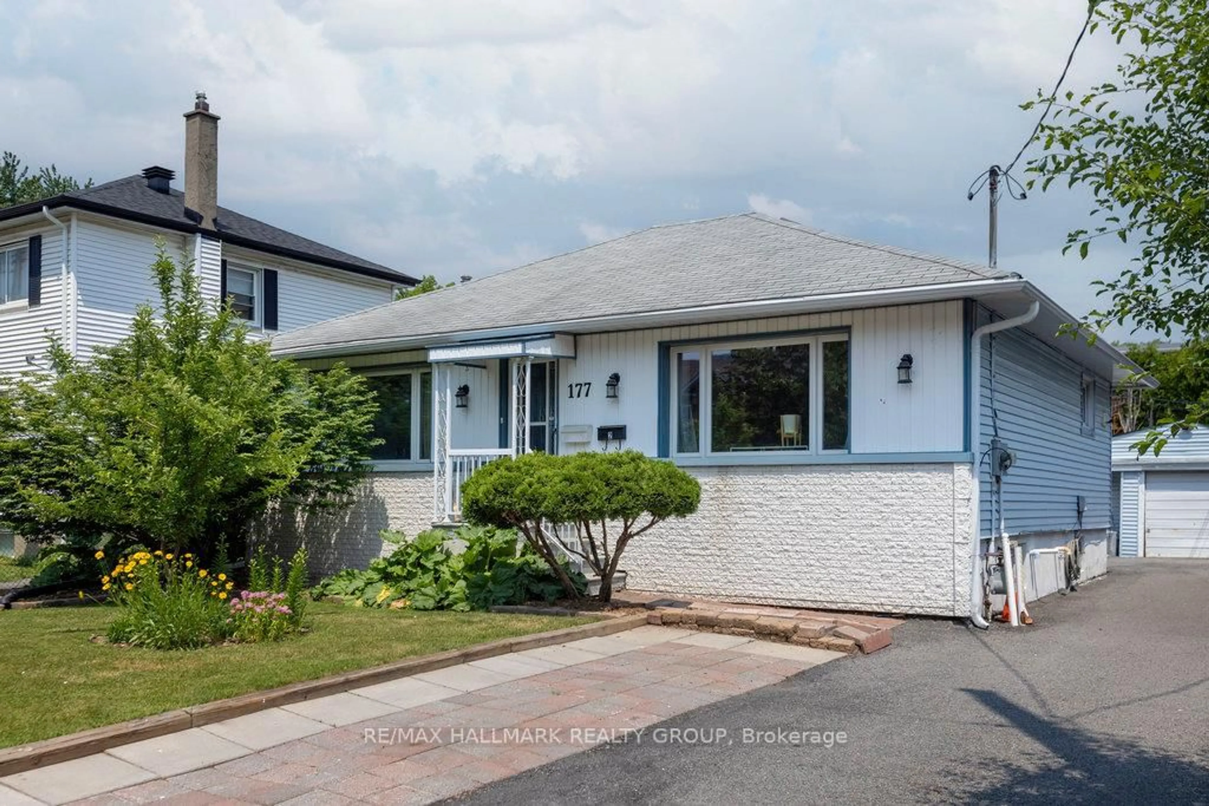 Home with vinyl exterior material, street for 177 GLYNN Ave, Ottawa Ontario K1K 1S4