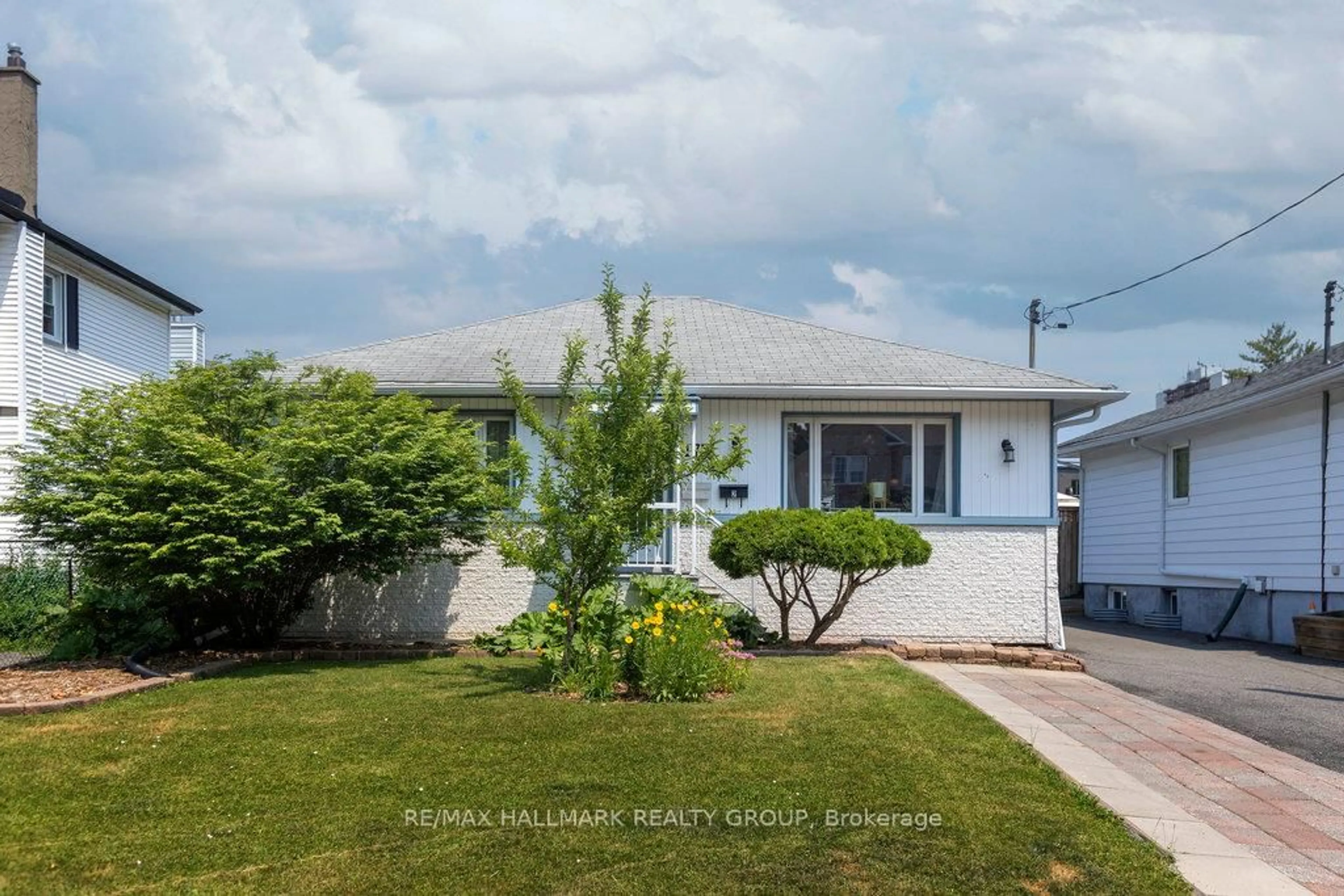 Home with vinyl exterior material, street for 177 GLYNN Ave, Ottawa Ontario K1K 1S4