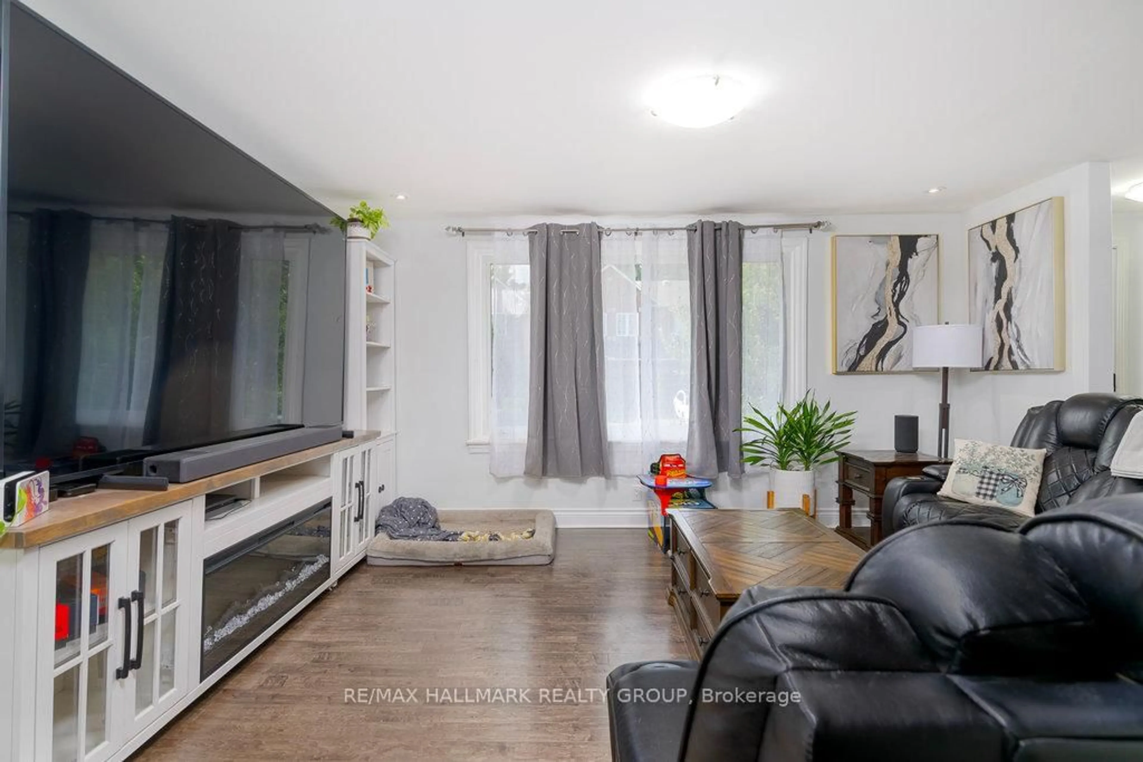 Living room with furniture, wood/laminate floor for 177 GLYNN Ave, Ottawa Ontario K1K 1S4