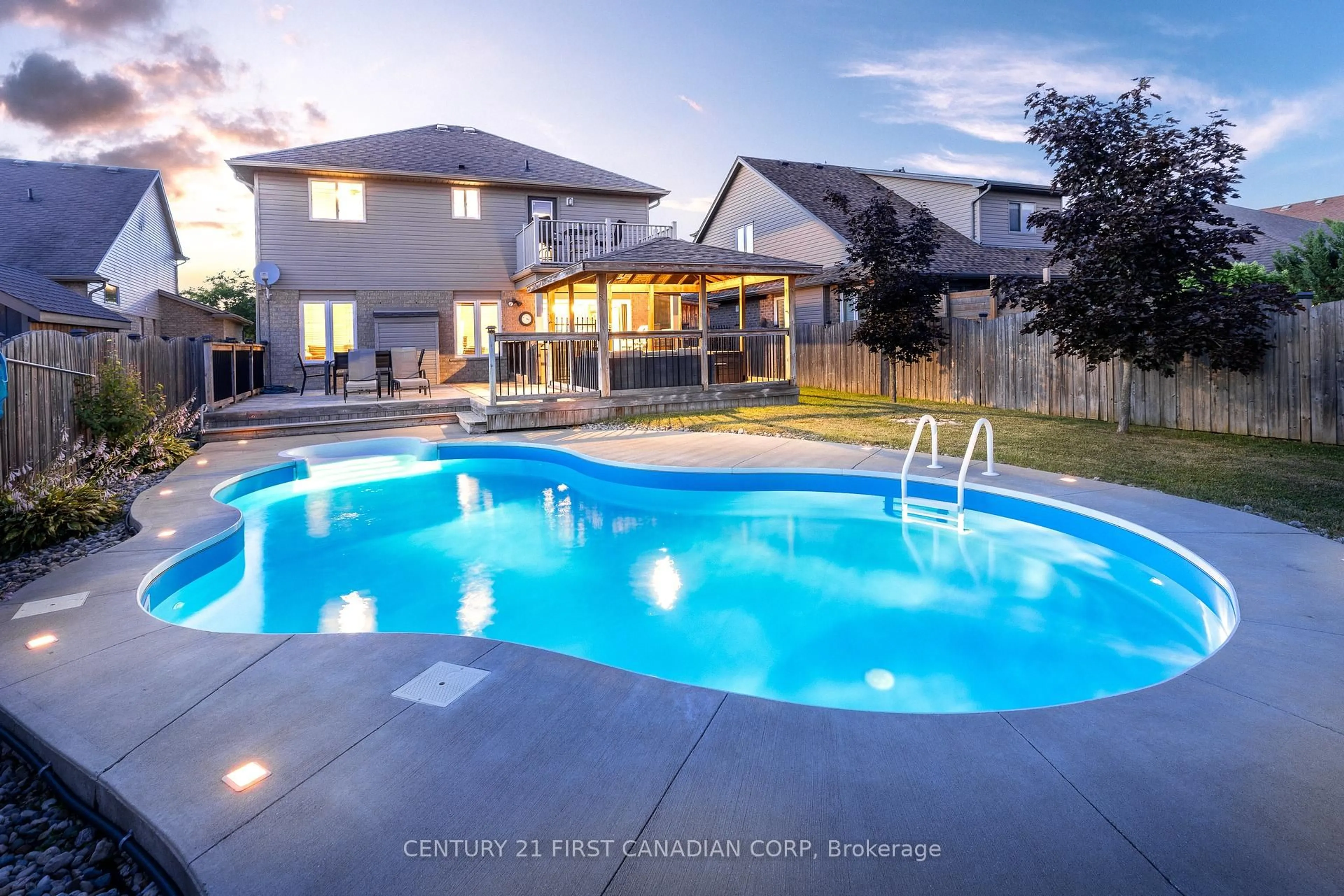 Pool for 28 Circlewood Dr, St. Thomas Ontario N5P 0A6