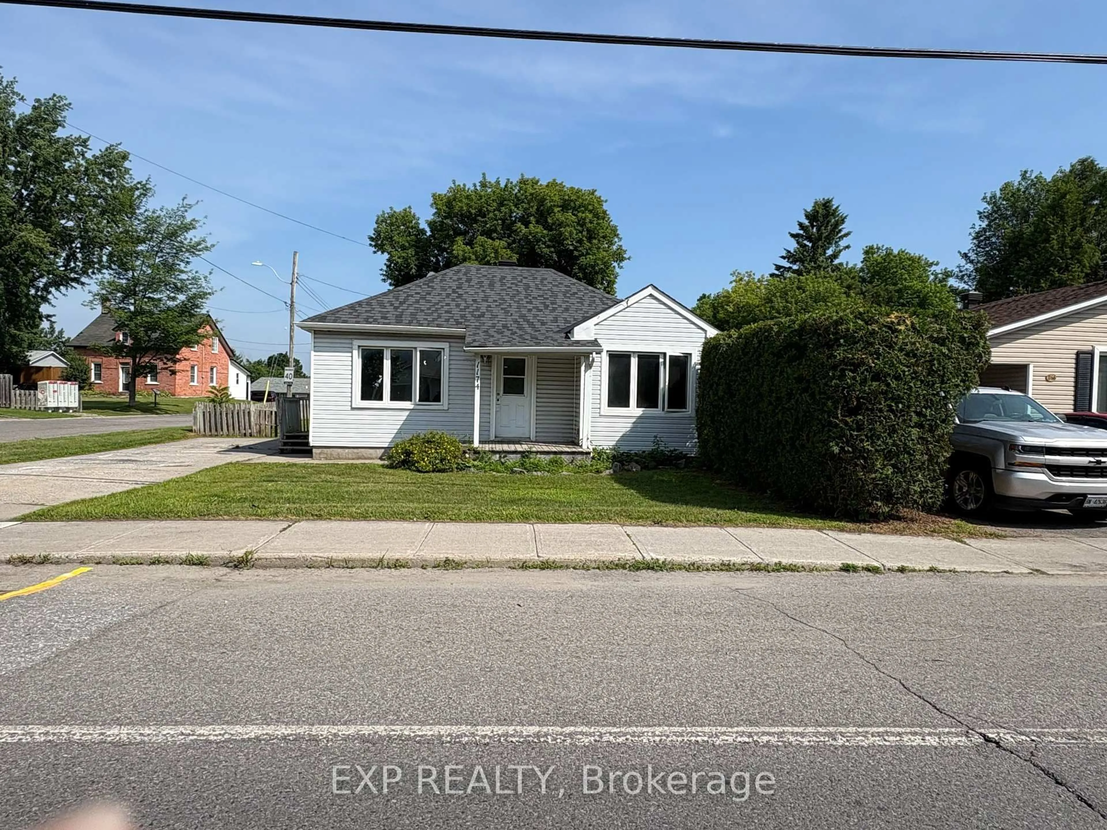 A pic from outside/outdoor area/front of a property/back of a property/a pic from drone, street for 1174 Laurier St, Clarence-Rockland Ontario K4K 1C4