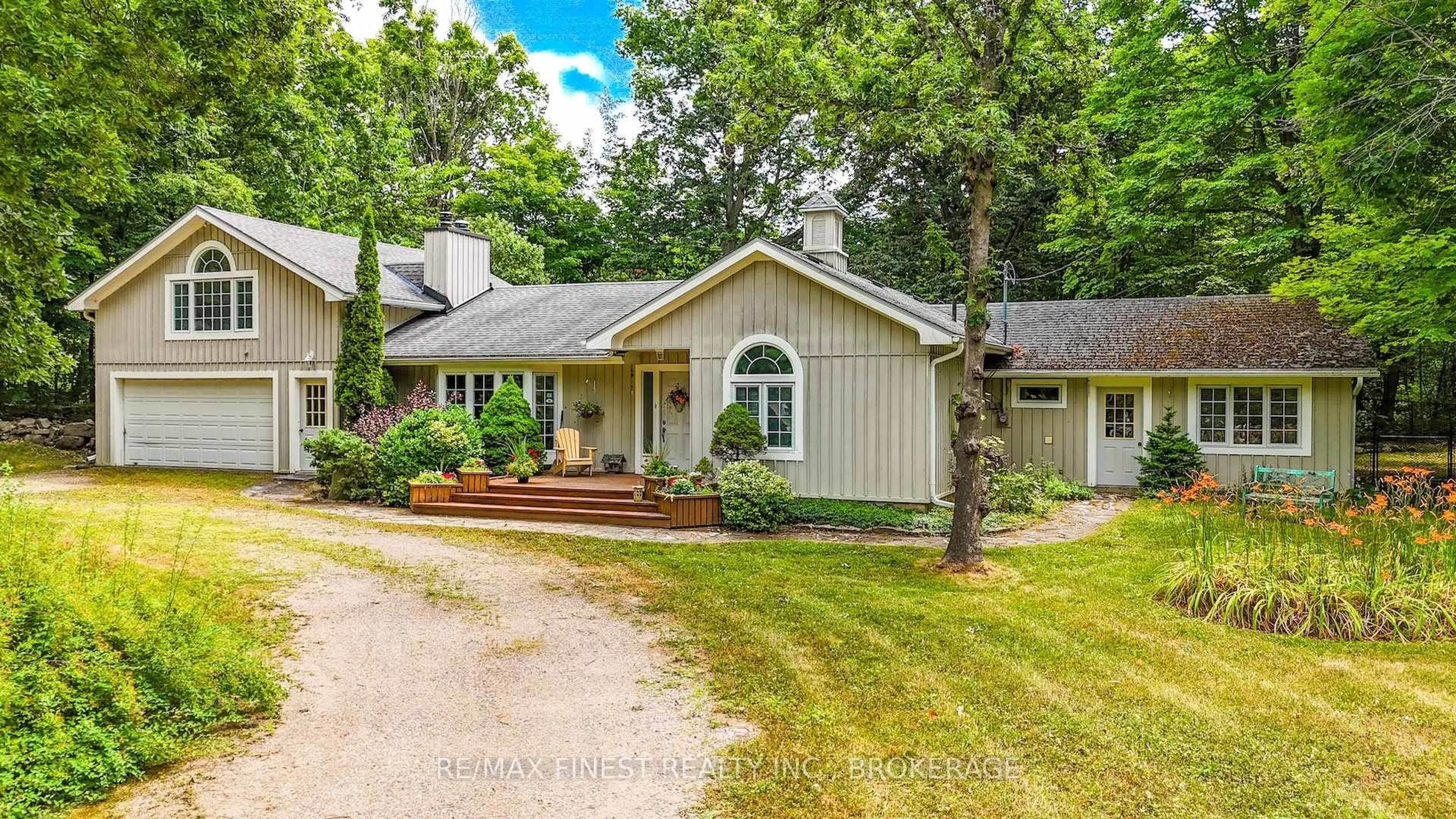 Home with vinyl exterior material, street for 1371 Middle Rd, Kingston Ontario K7L 4V3