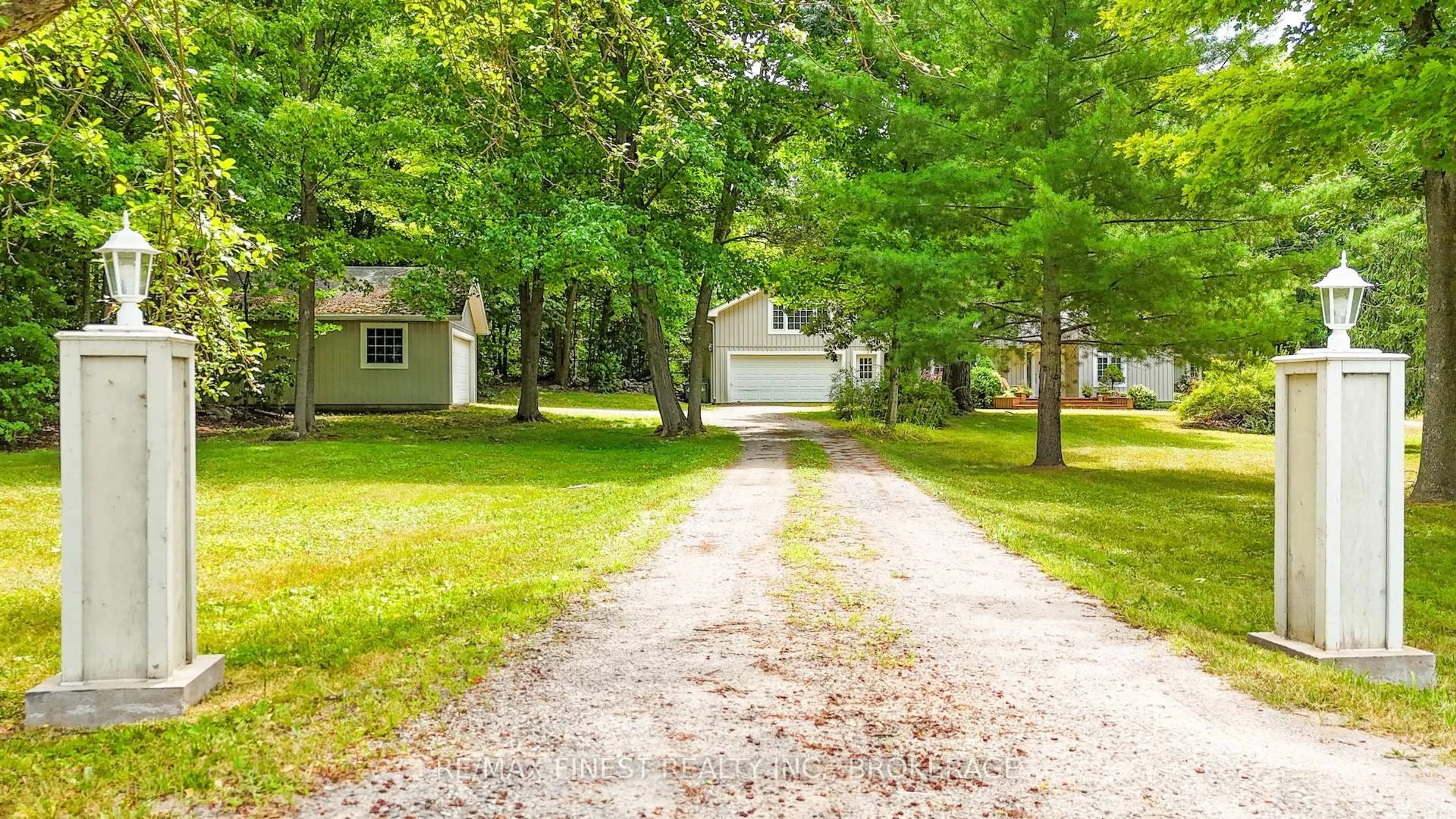 A pic from outside/outdoor area/front of a property/back of a property/a pic from drone, street for 1371 Middle Rd, Kingston Ontario K7L 4V3