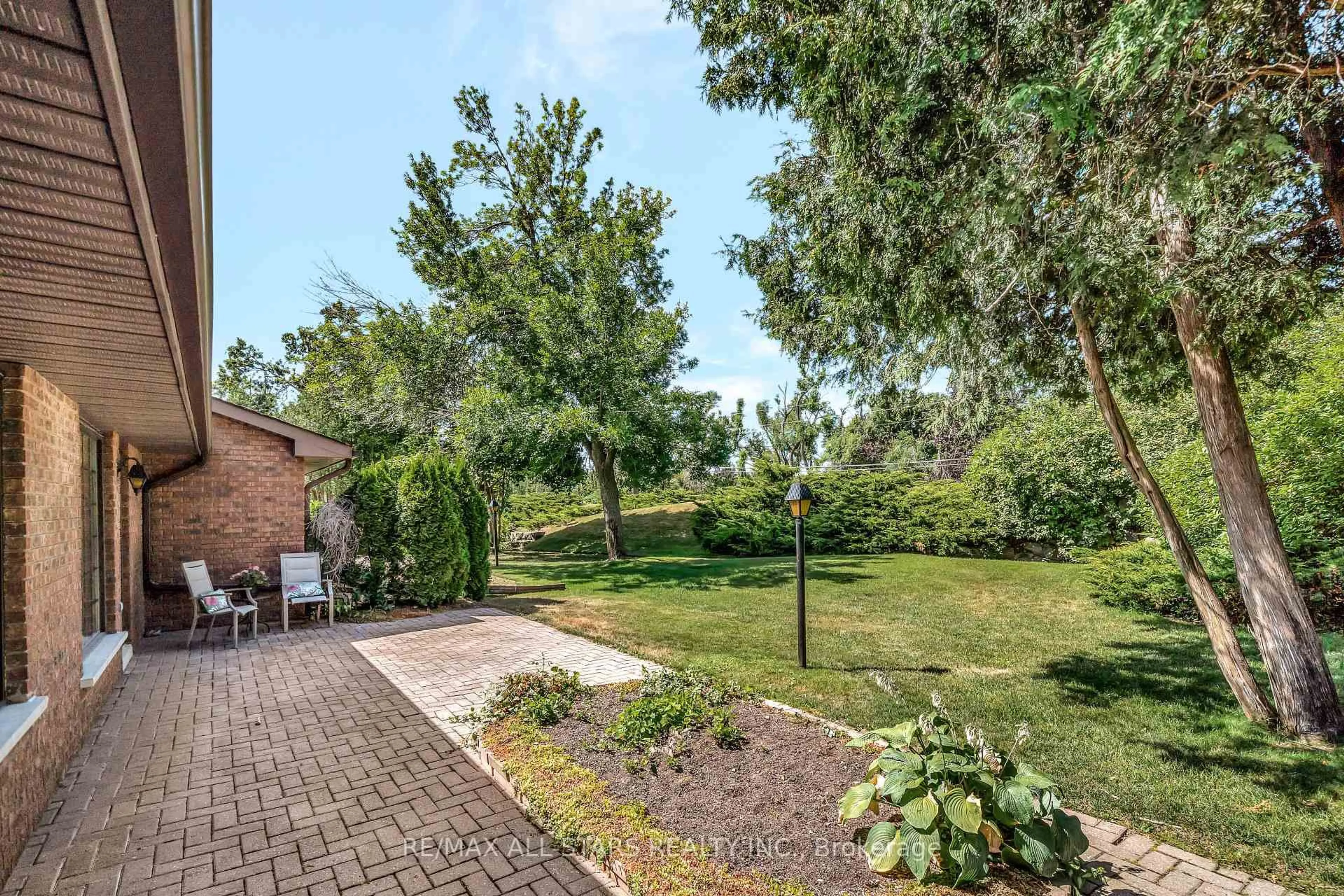 Patio, unknown for 200 East St #101, Kawartha Lakes Ontario K0M 1A0