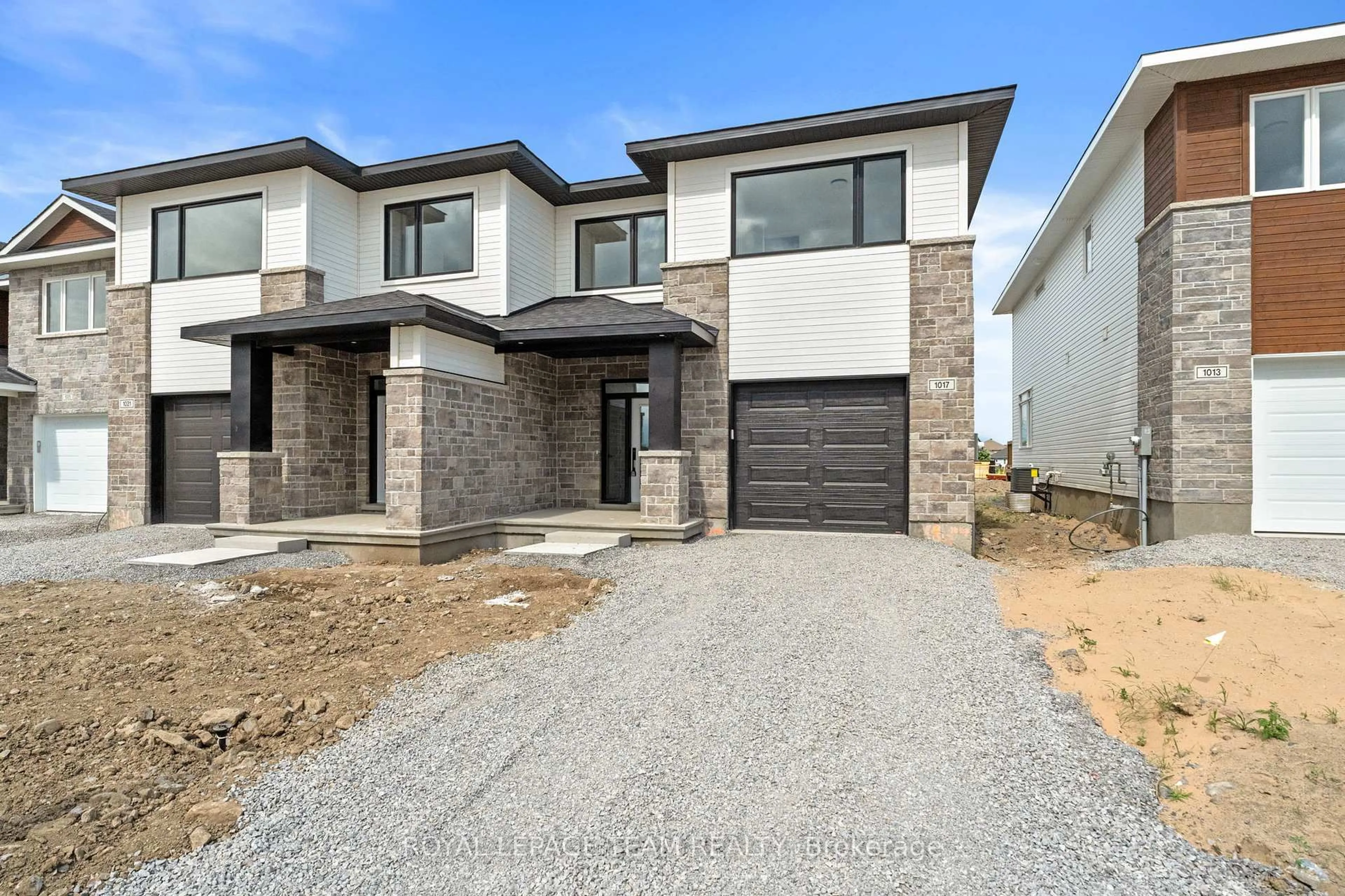 Home with brick exterior material, street for 1017 MOORE St, Brockville Ontario K6V 7N1