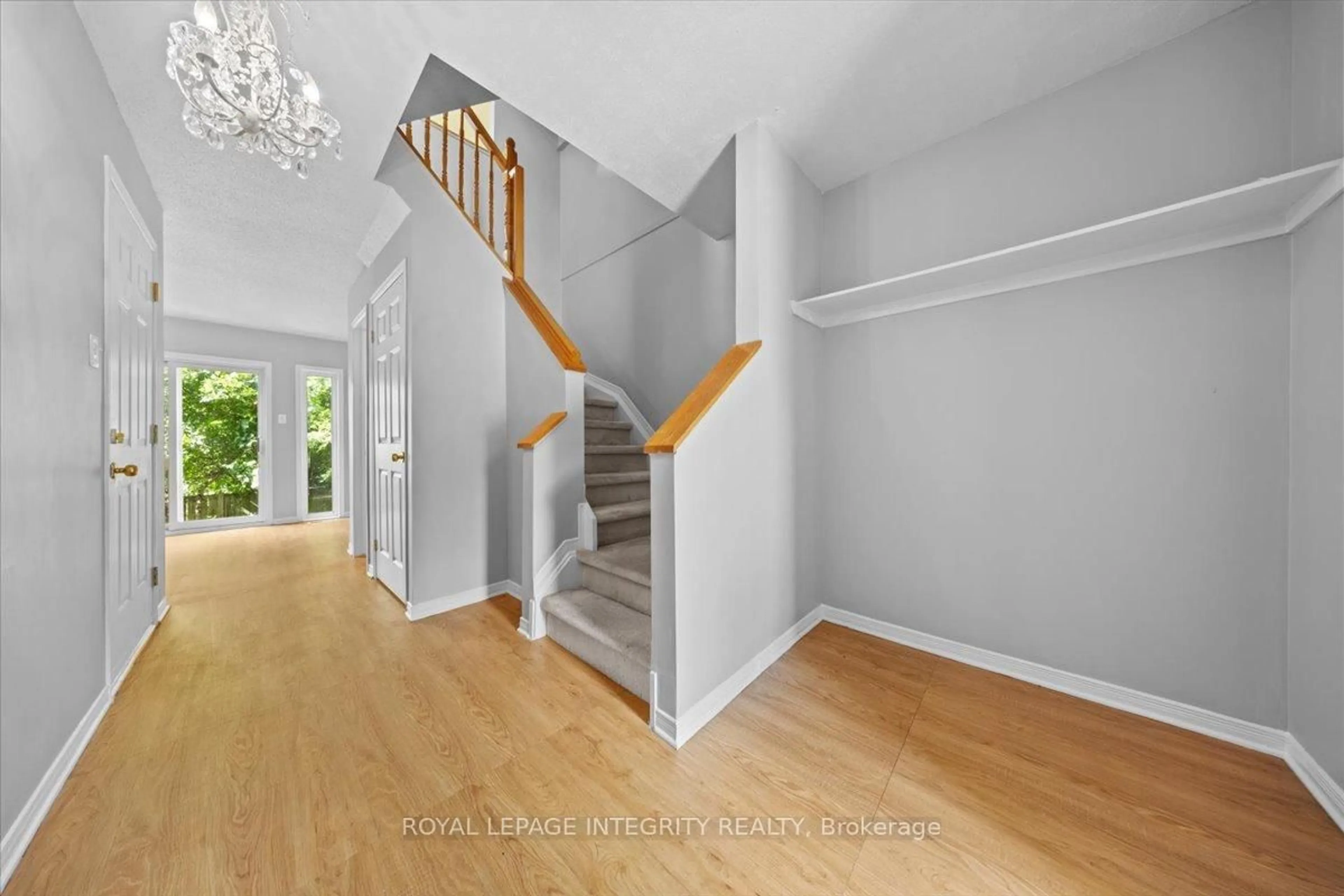 Indoor foyer for 209 Arcola Private, Ottawa Ontario K1K 4X1