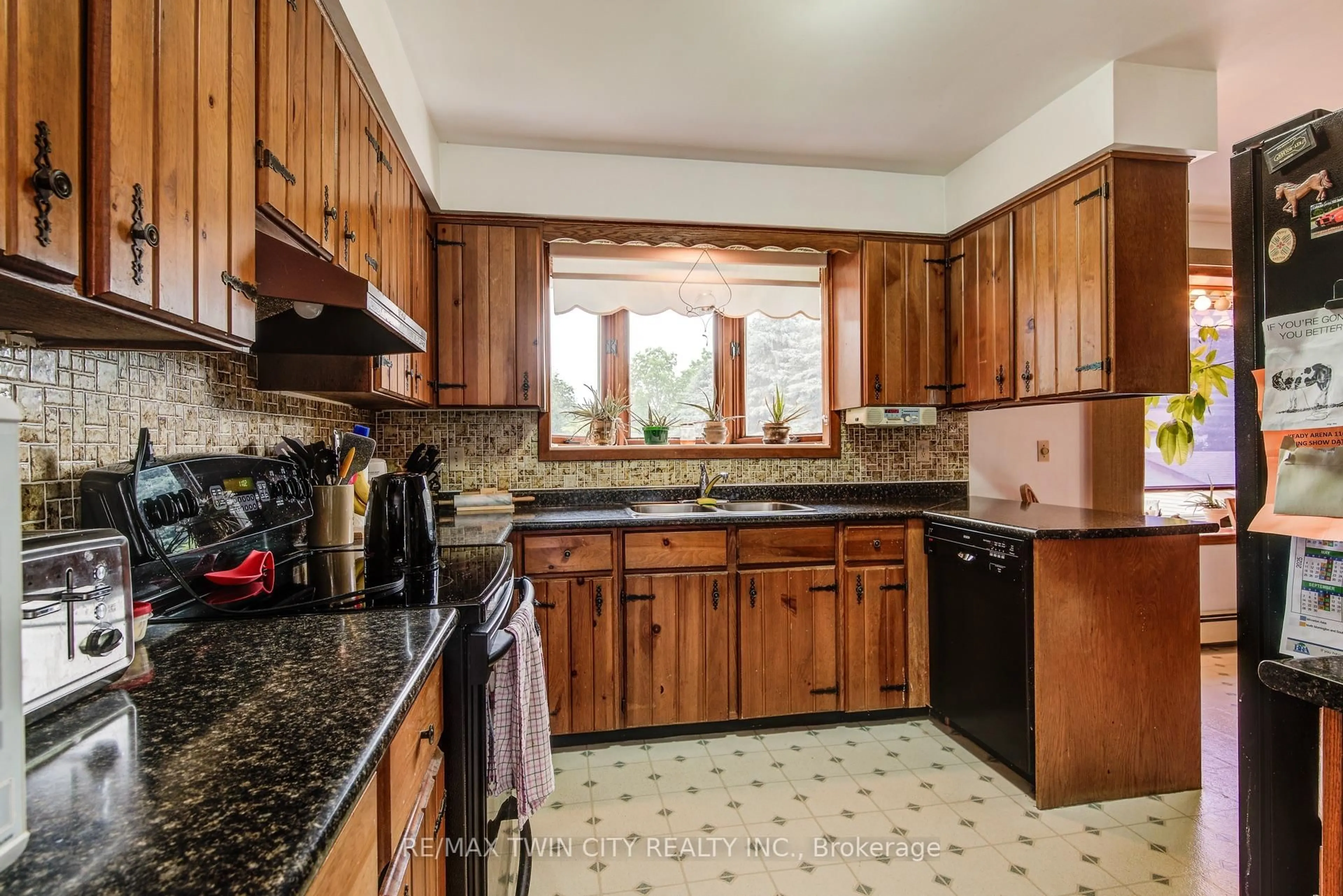 Standard kitchen, ceramic/tile floor for 3970 Tannahill Dr, Perth East Ontario N0B 2P0