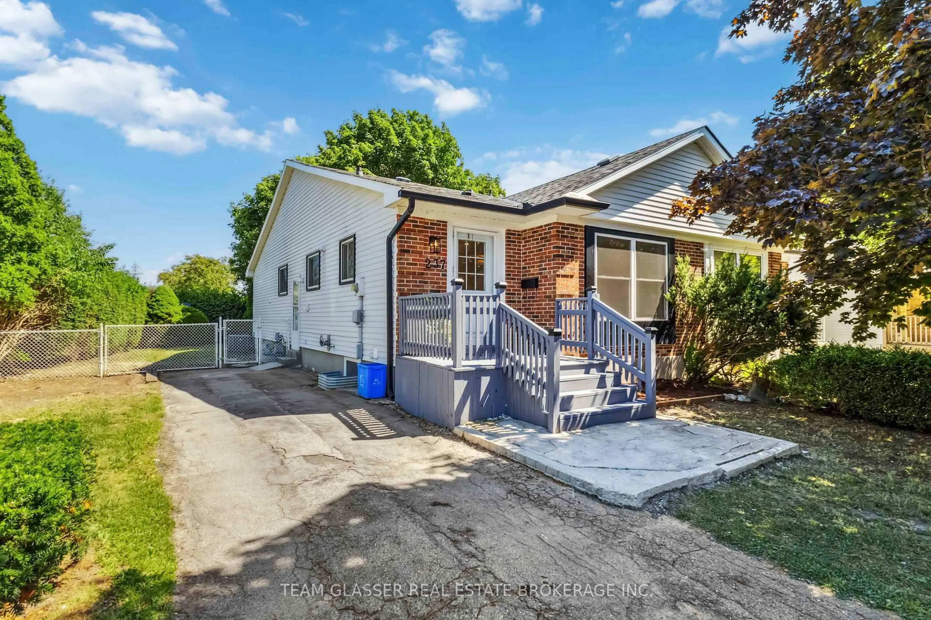 Unknown for 237 Banbury Rd, London South Ontario N5Z 4M1