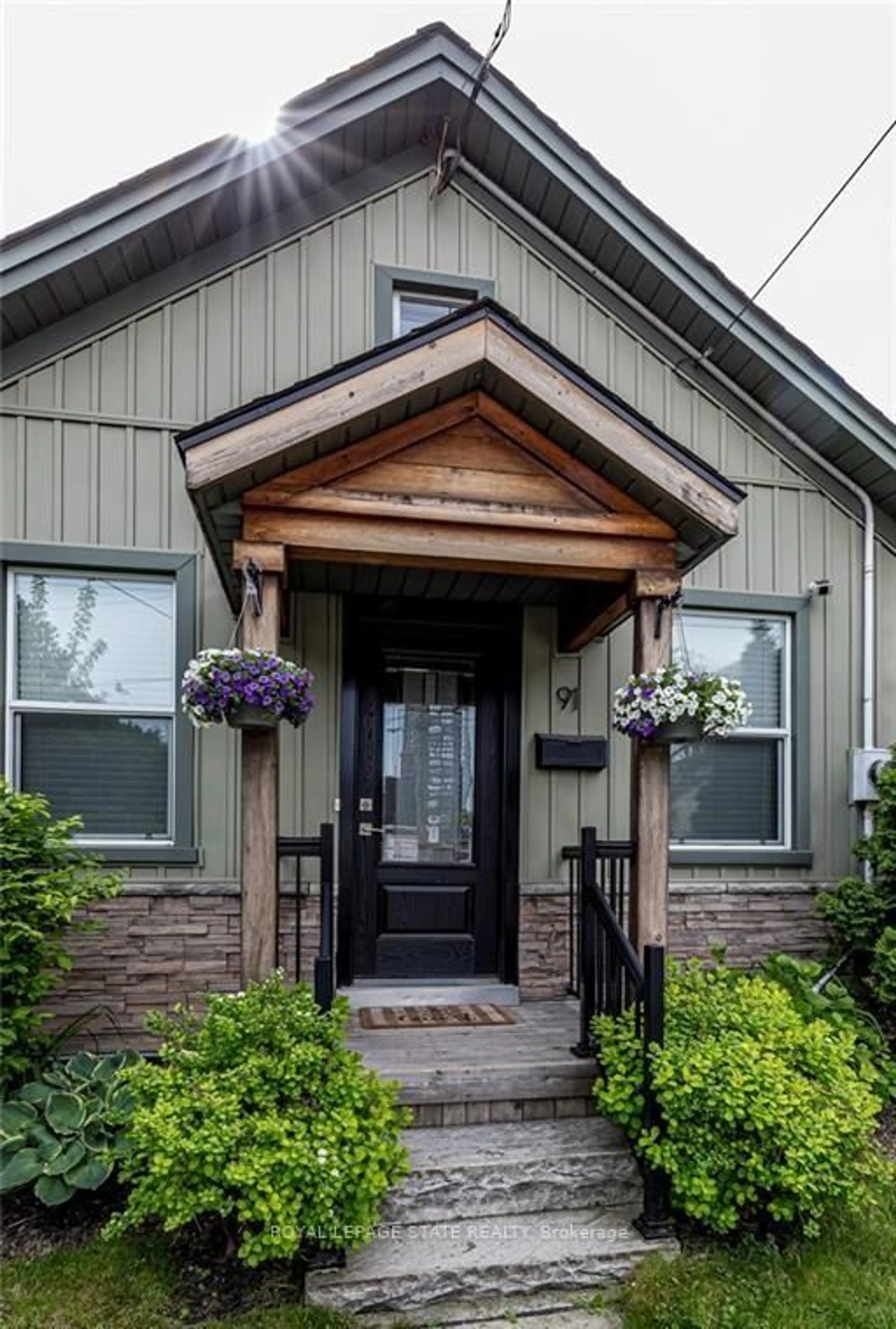 Unknown for 91 Aurora St, Hamilton Ontario L8N 2P6