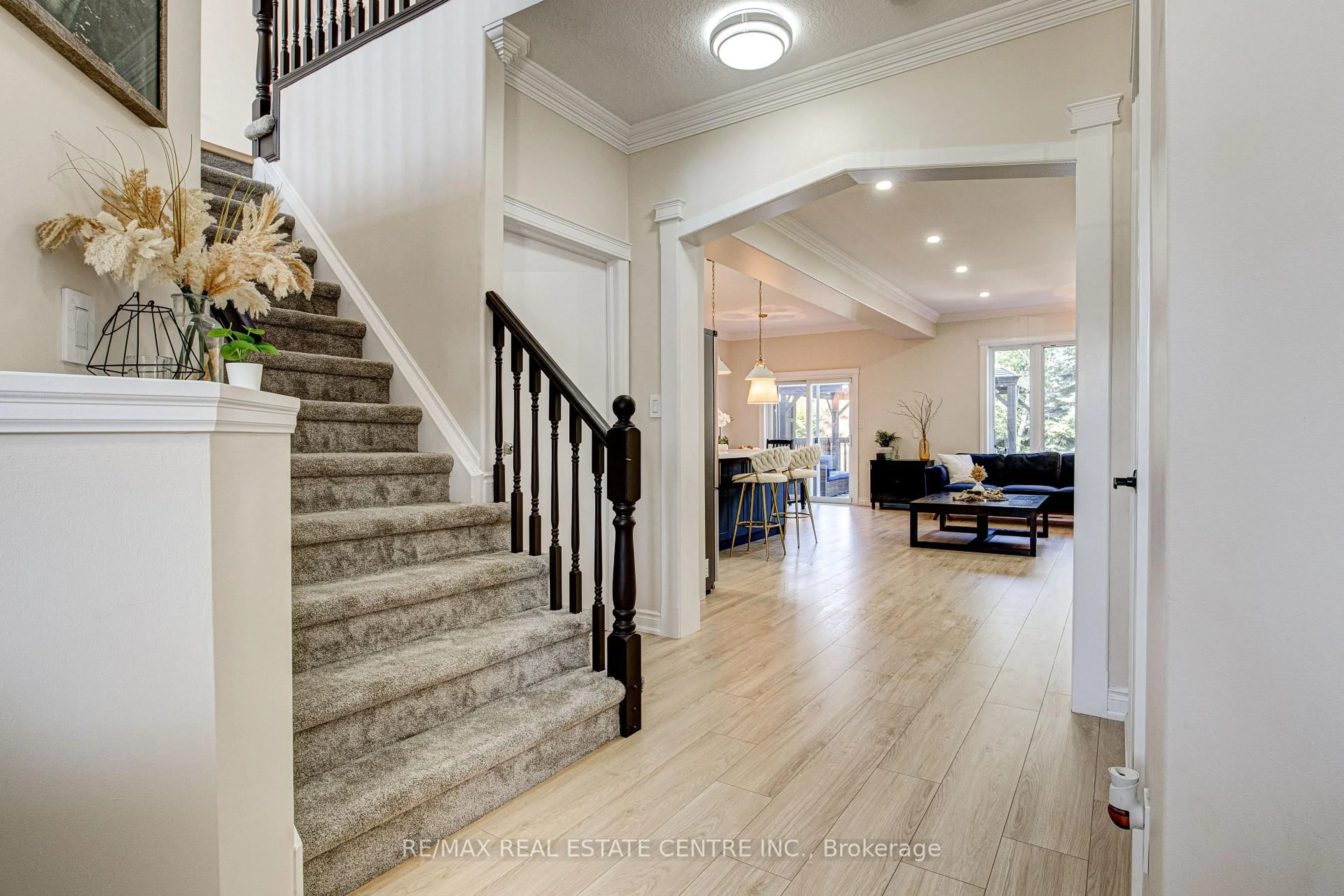 Indoor entryway for 428 Thomas Slee Dr, Kitchener Ontario N2P 2X6