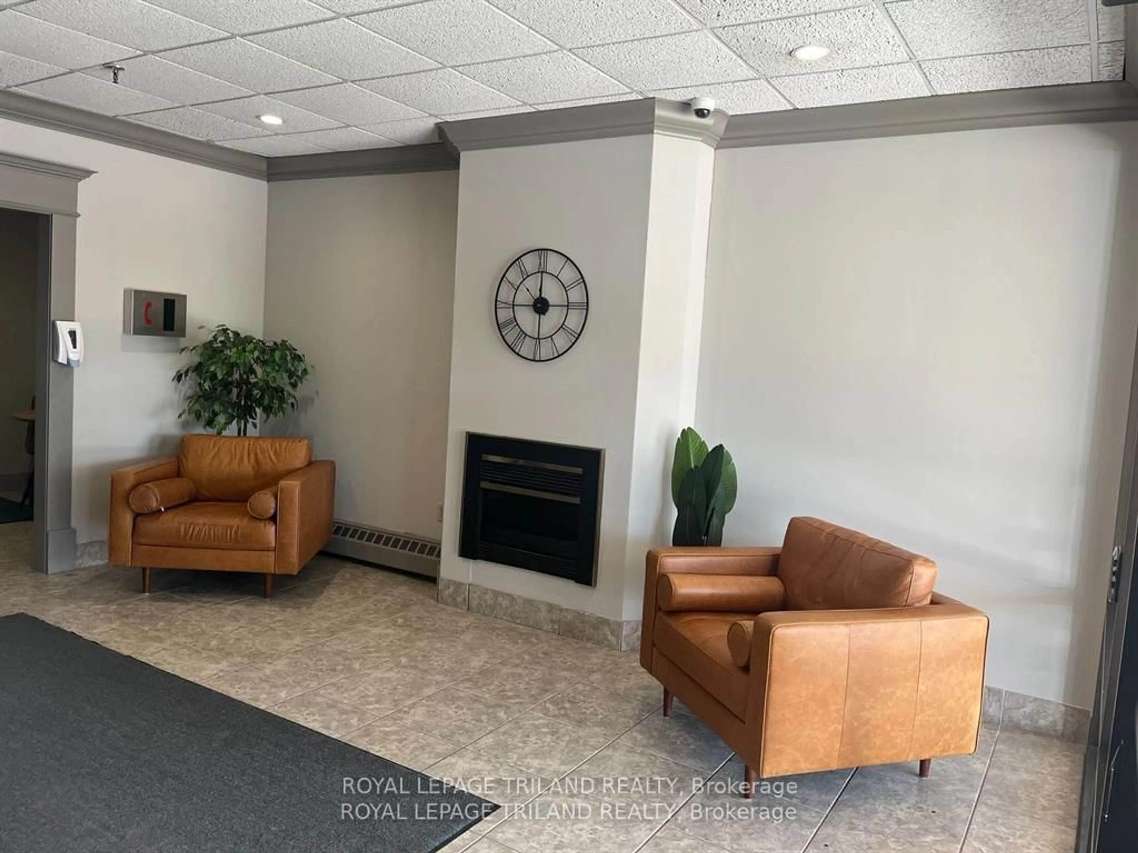 Lobby for 1255 COMMISSIONERS Rd #705, London South Ontario N6K 3N5
