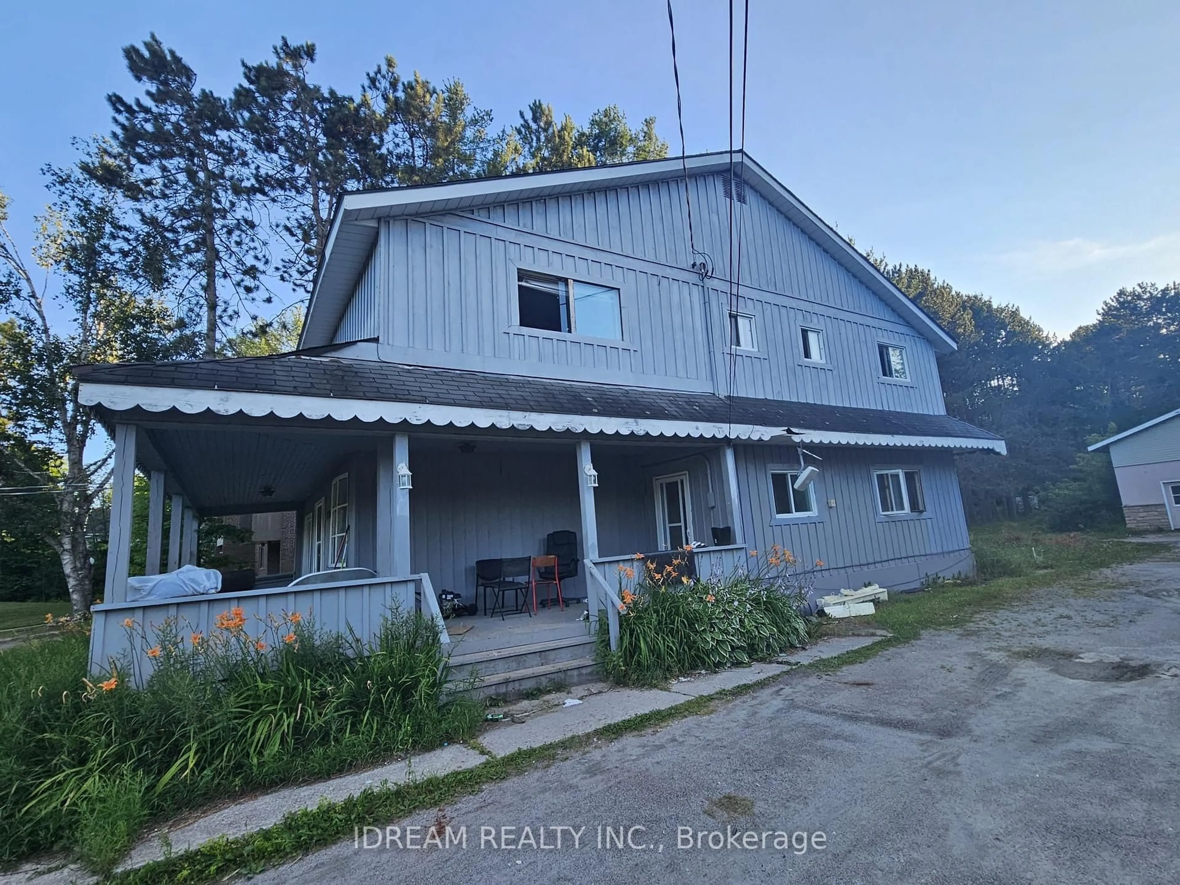 A pic from outside/outdoor area/front of a property/back of a property/a pic from drone, building for 126 River Rd, Bracebridge Ontario P1L 1L8