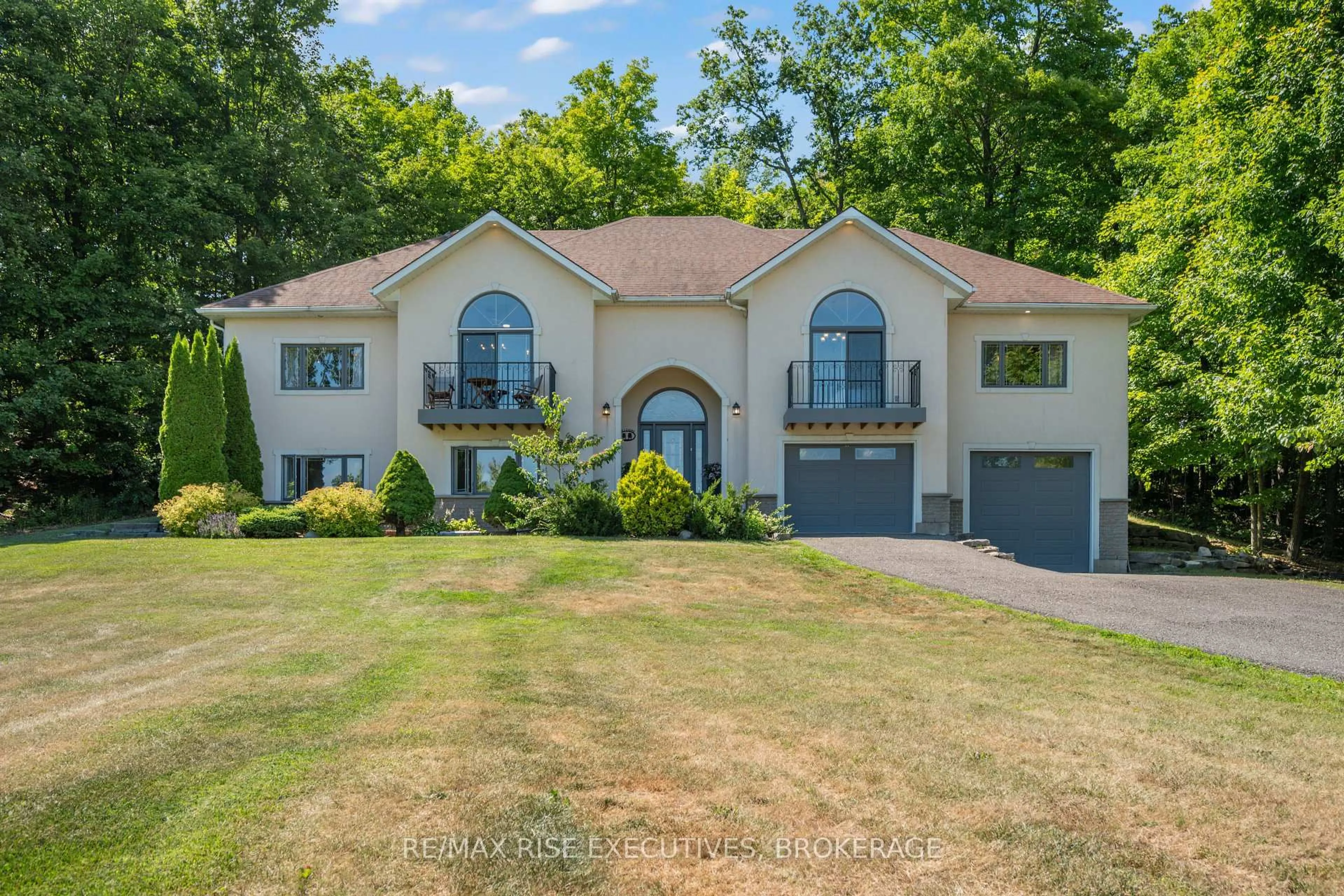 A pic from outside/outdoor area/front of a property/back of a property/a pic from drone, unknown for 27 Collins Dr, Inverary Ontario K0H 1X0