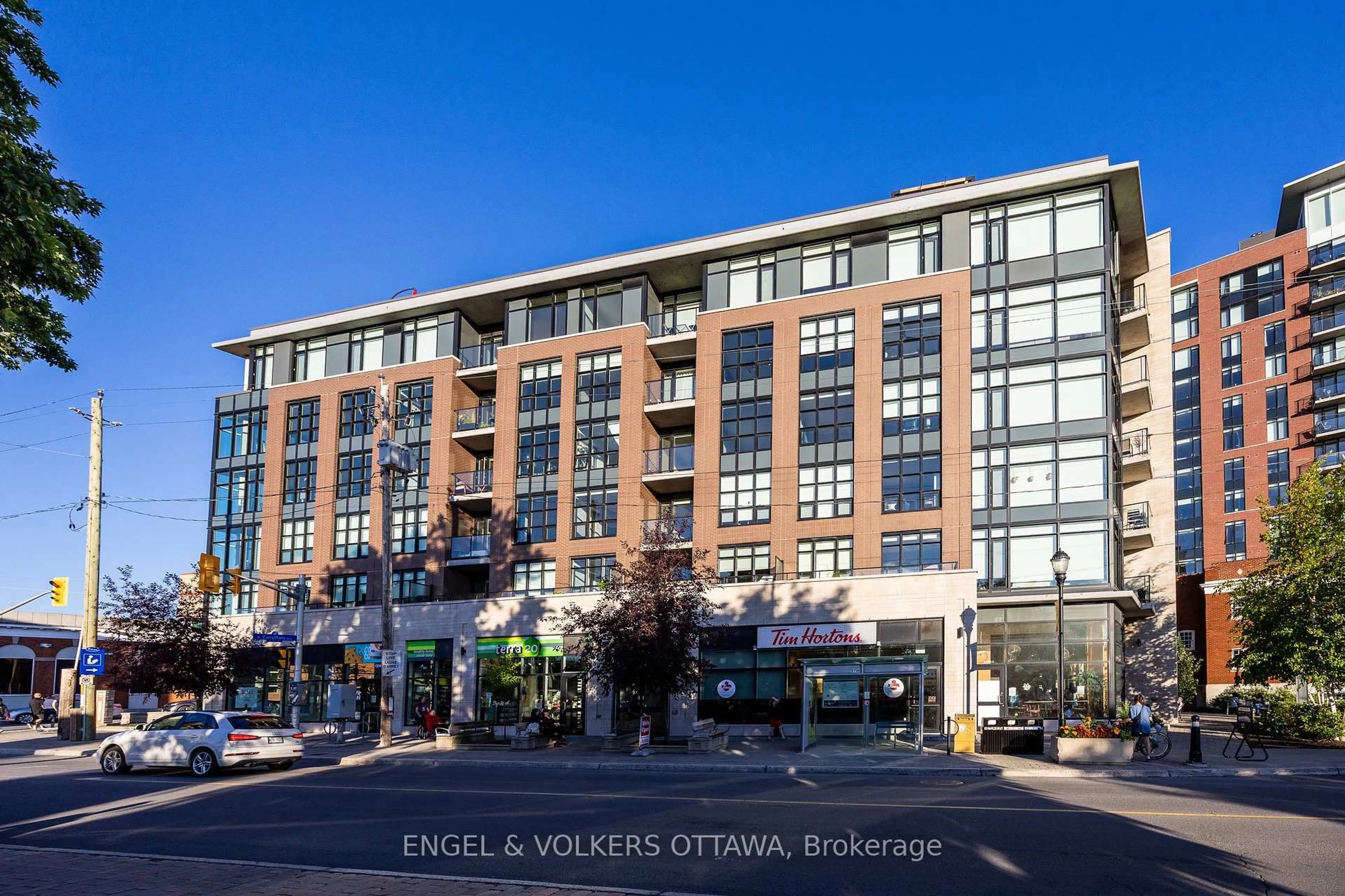 Indoor foyer for 10 Rosemount Ave #608, Ottawa Ontario K1Y 4G9