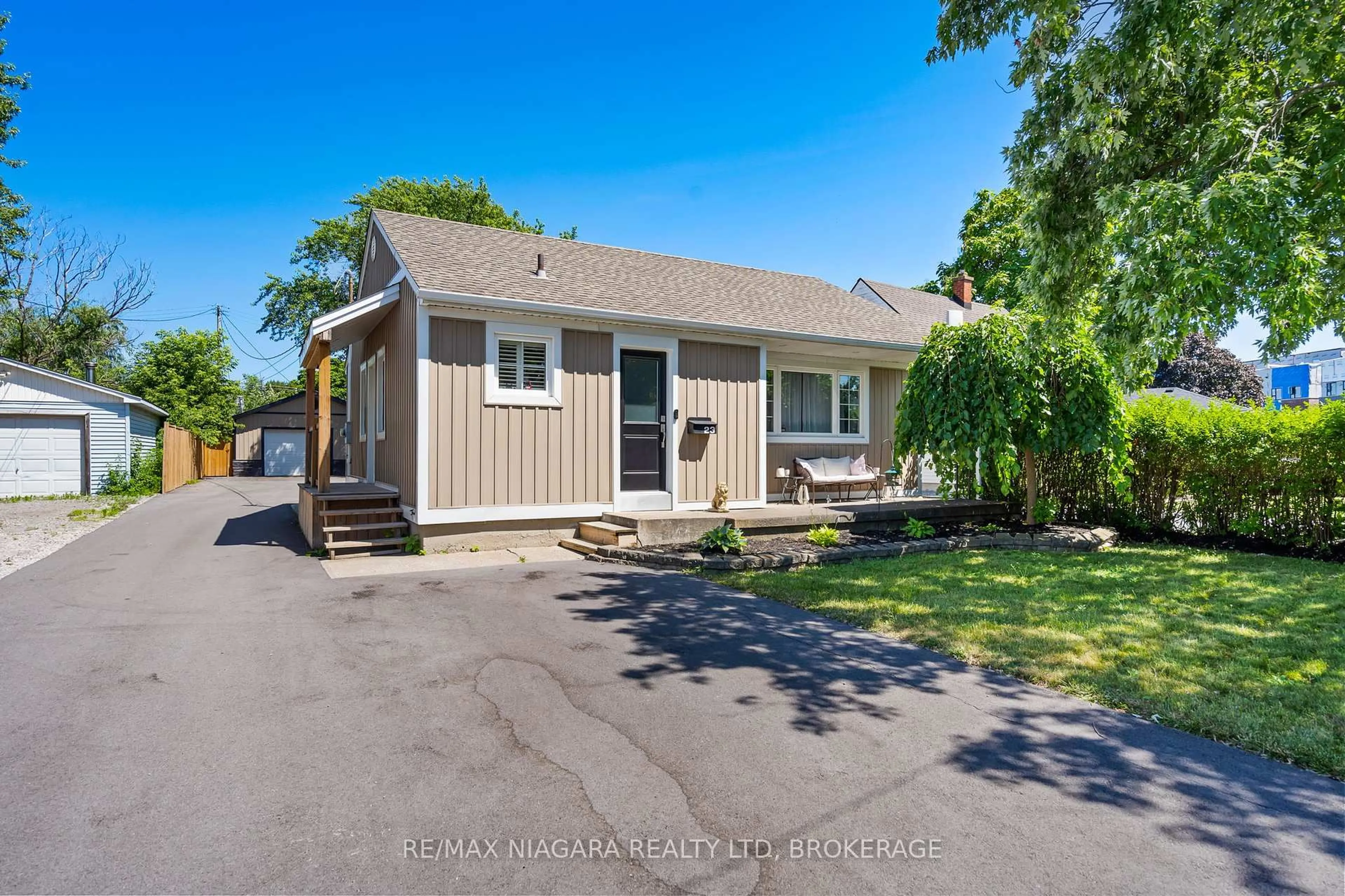 Unknown for 23 BLAIN Pl, St. Catharines Ontario L2P 2R4