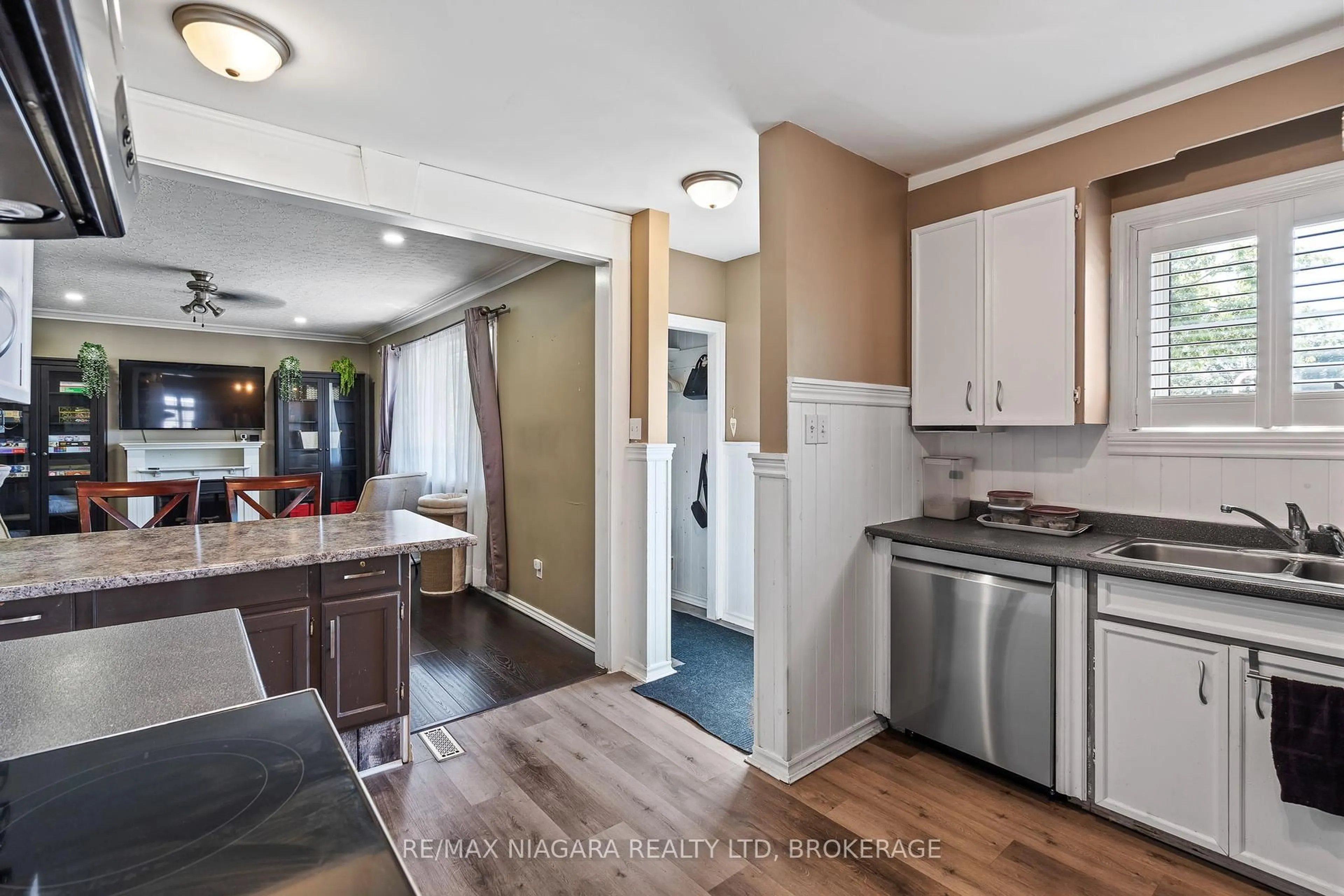 Open concept kitchen, unknown for 23 BLAIN Pl, St. Catharines Ontario L2P 2R4