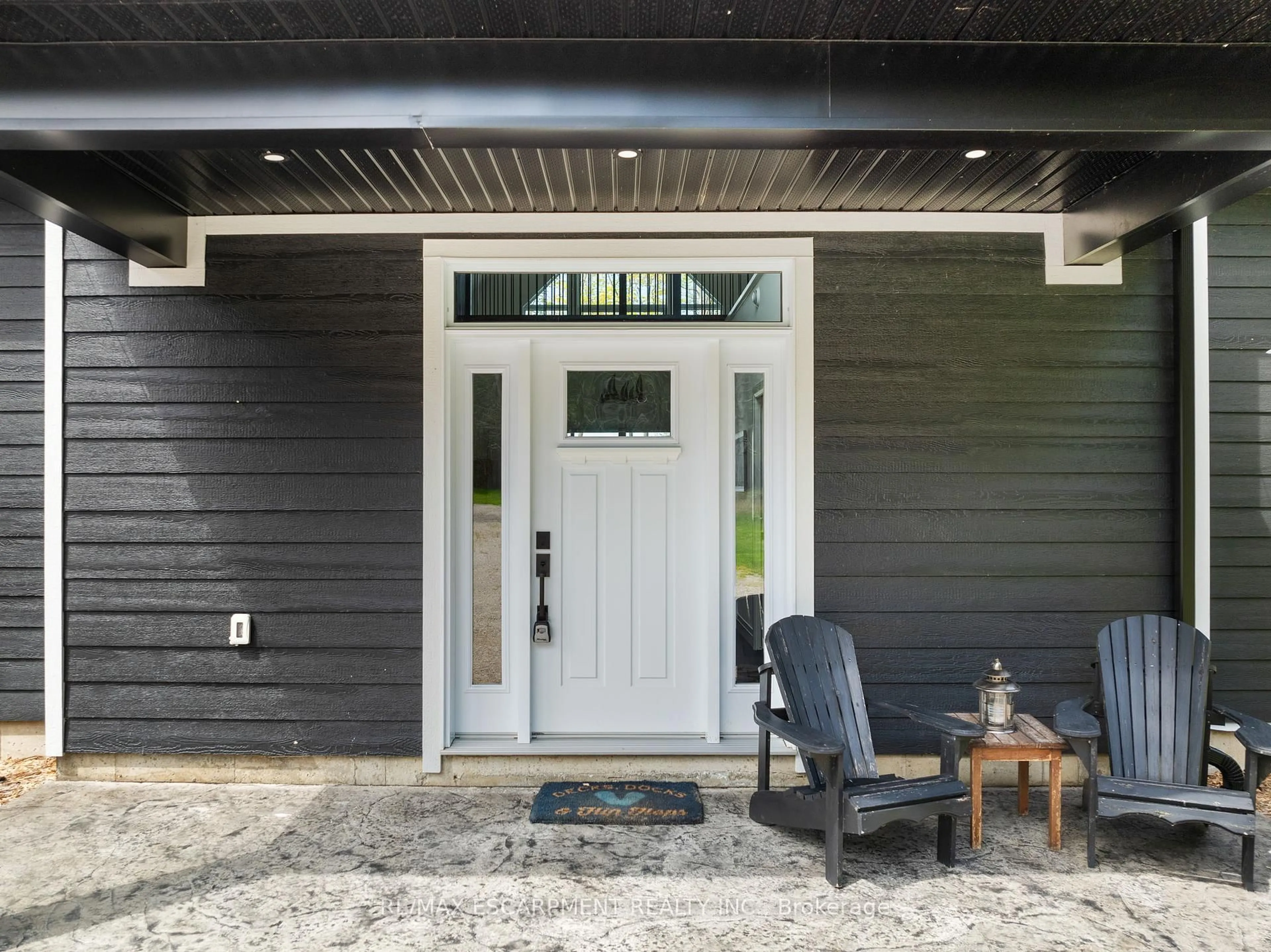 Indoor entryway for 76B JOHNSTON Rd, Central Manitoulin Ontario P0P 1S0