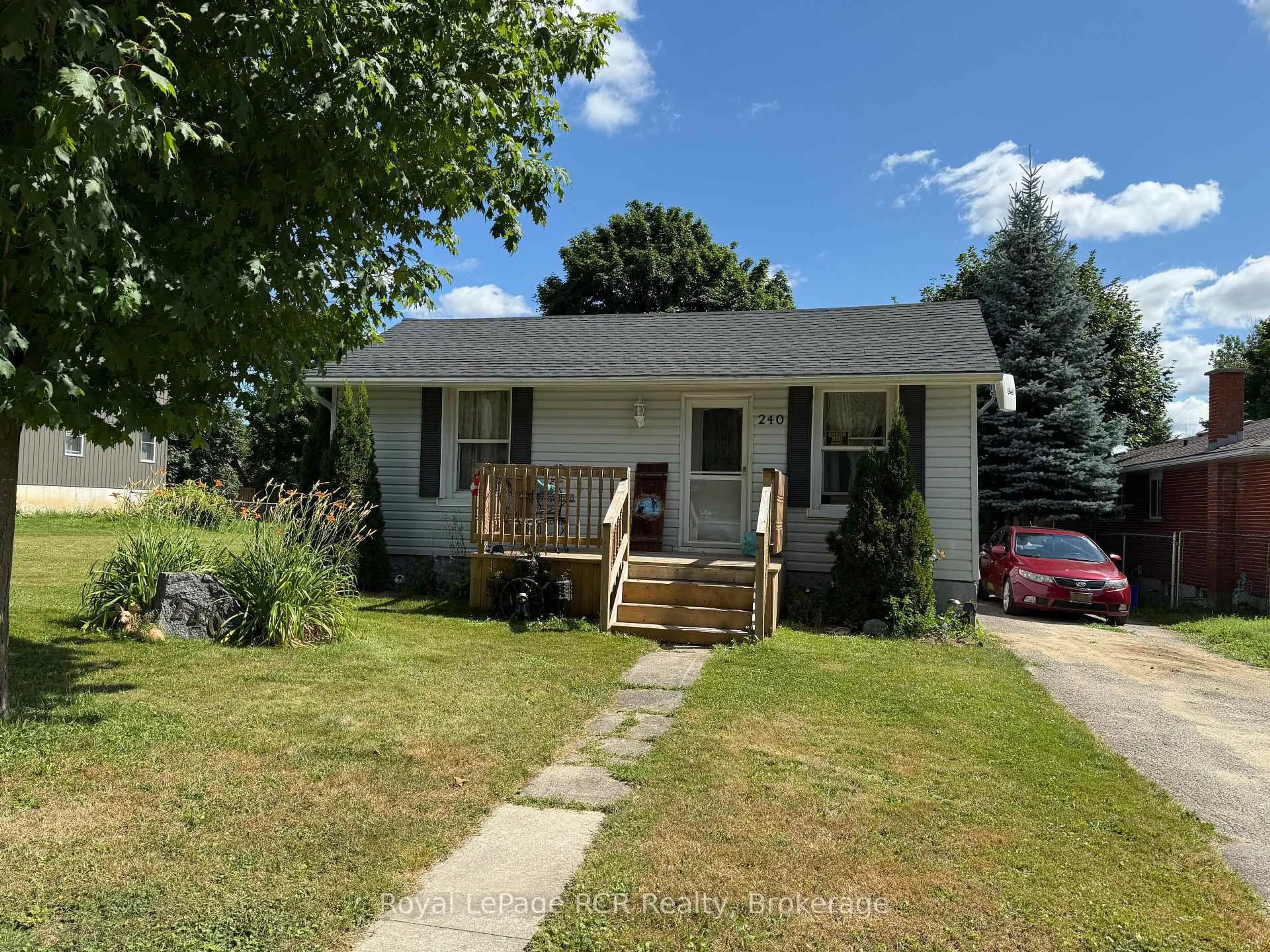 A pic from outside/outdoor area/front of a property/back of a property/a pic from drone, street for 240 Egremont St, Wellington North Ontario N0G 2L2