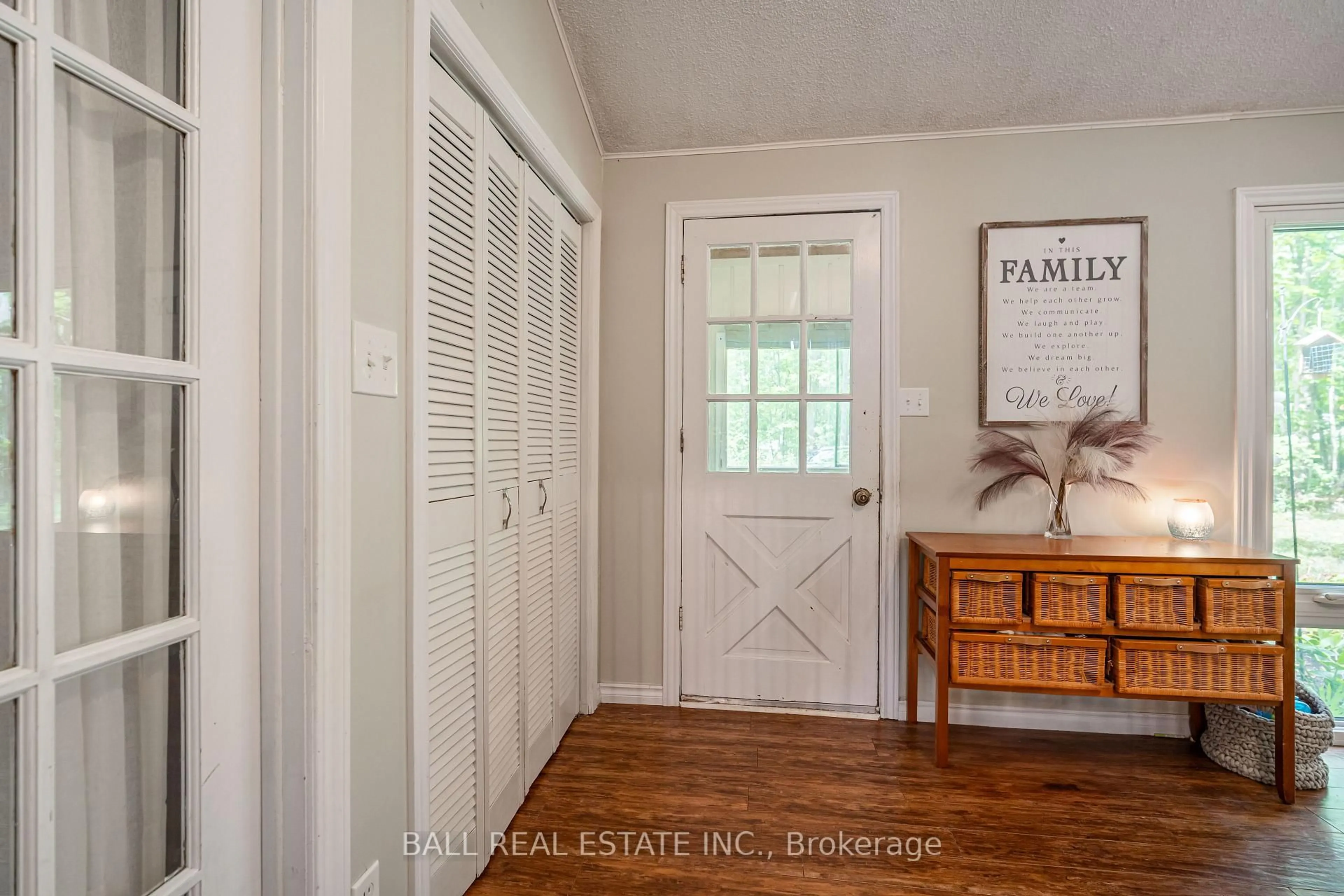 Indoor entryway for 1673 Gazelle Tr, Selwyn Ontario K0L 2H0