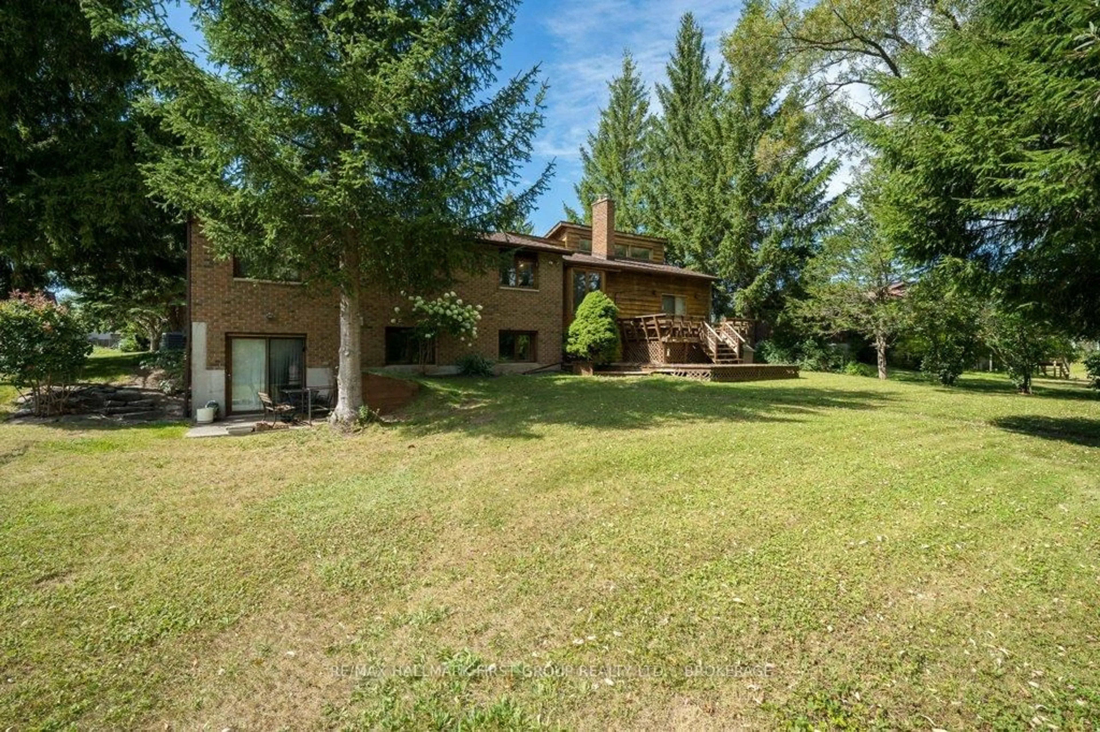 A pic from outside/outdoor area/front of a property/back of a property/a pic from drone, unknown for 191 South Trent St, Hastings Ontario K0K 2C0