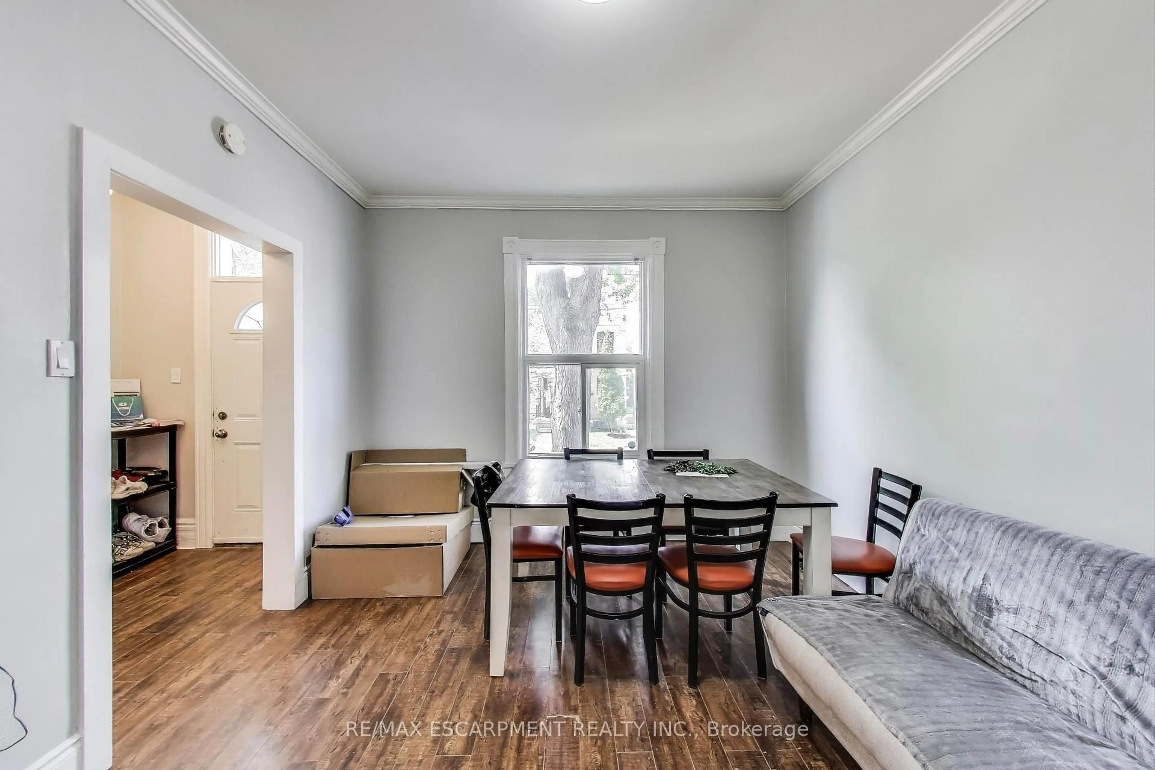 Dining room, wood/laminate floor for 8 Madison Ave, Hamilton Ontario L8L 5Y3