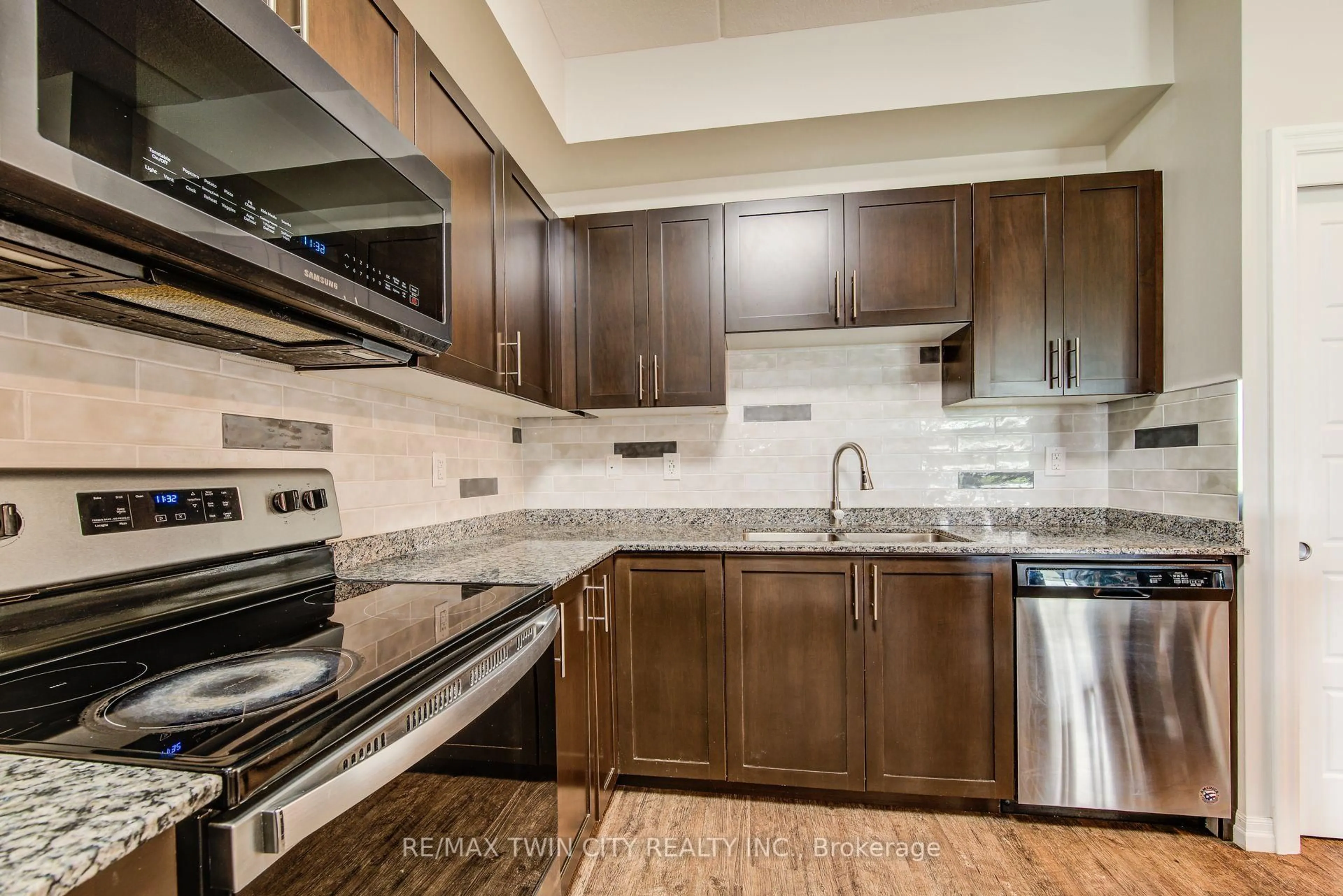 Unknown for 35 Kingsbury Sq #327, Guelph Ontario N1L 0J4