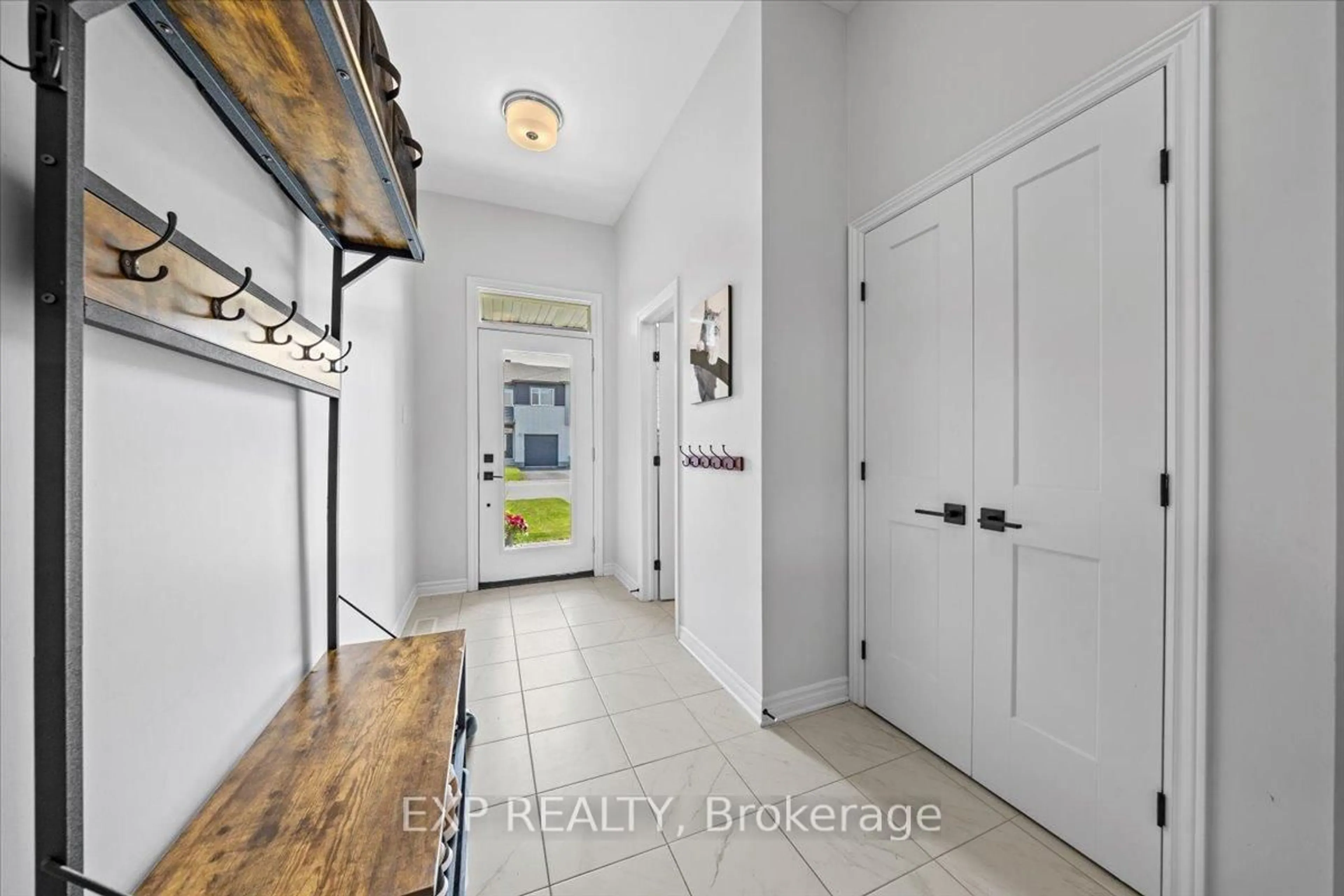 Indoor entryway for 42 Jardiniere St, Ottawa Ontario K2S 2K3