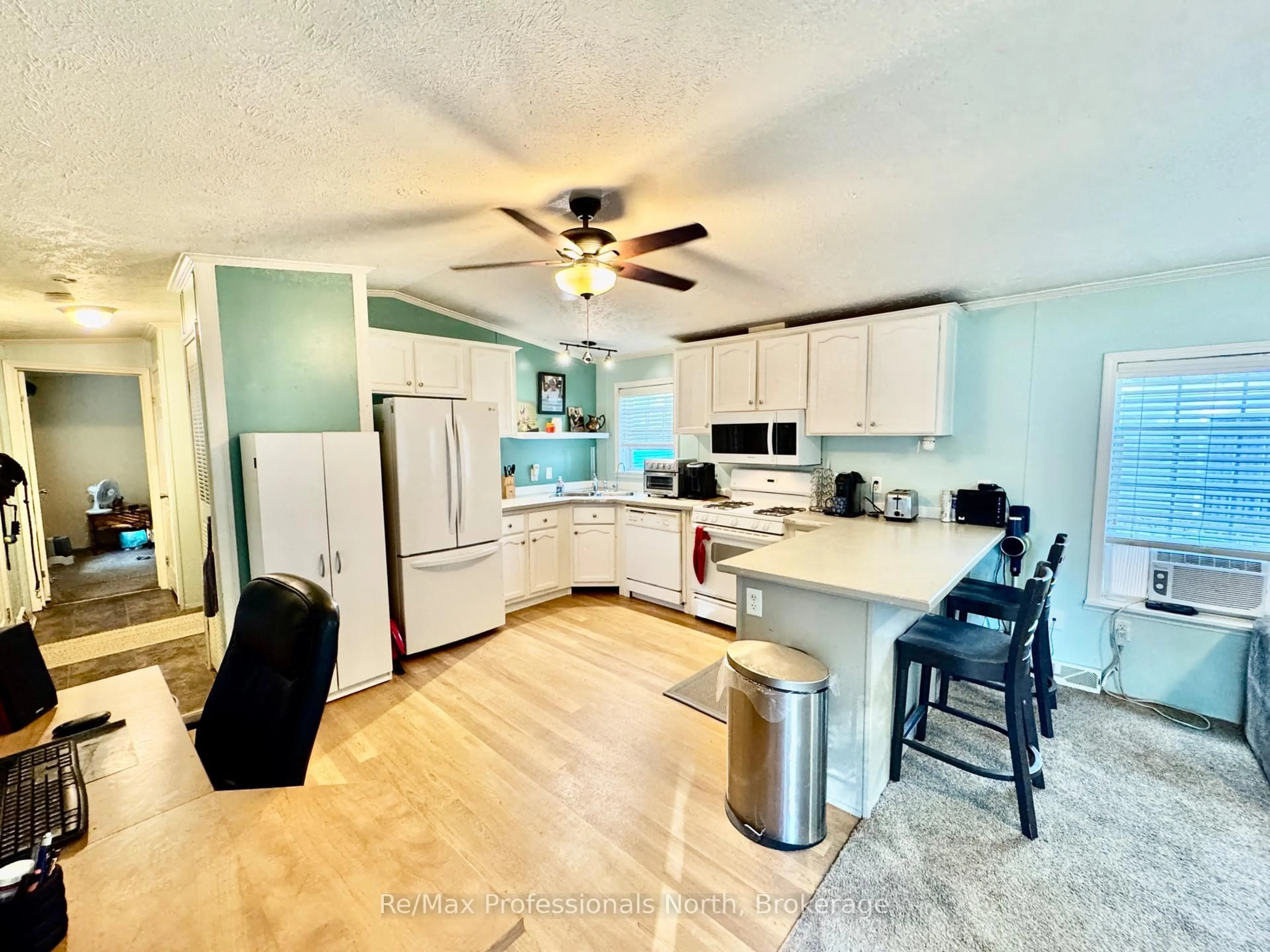 Open concept kitchen, unknown for 1007 RACOON Rd #15, Gravenhurst Ontario P1P 1R1