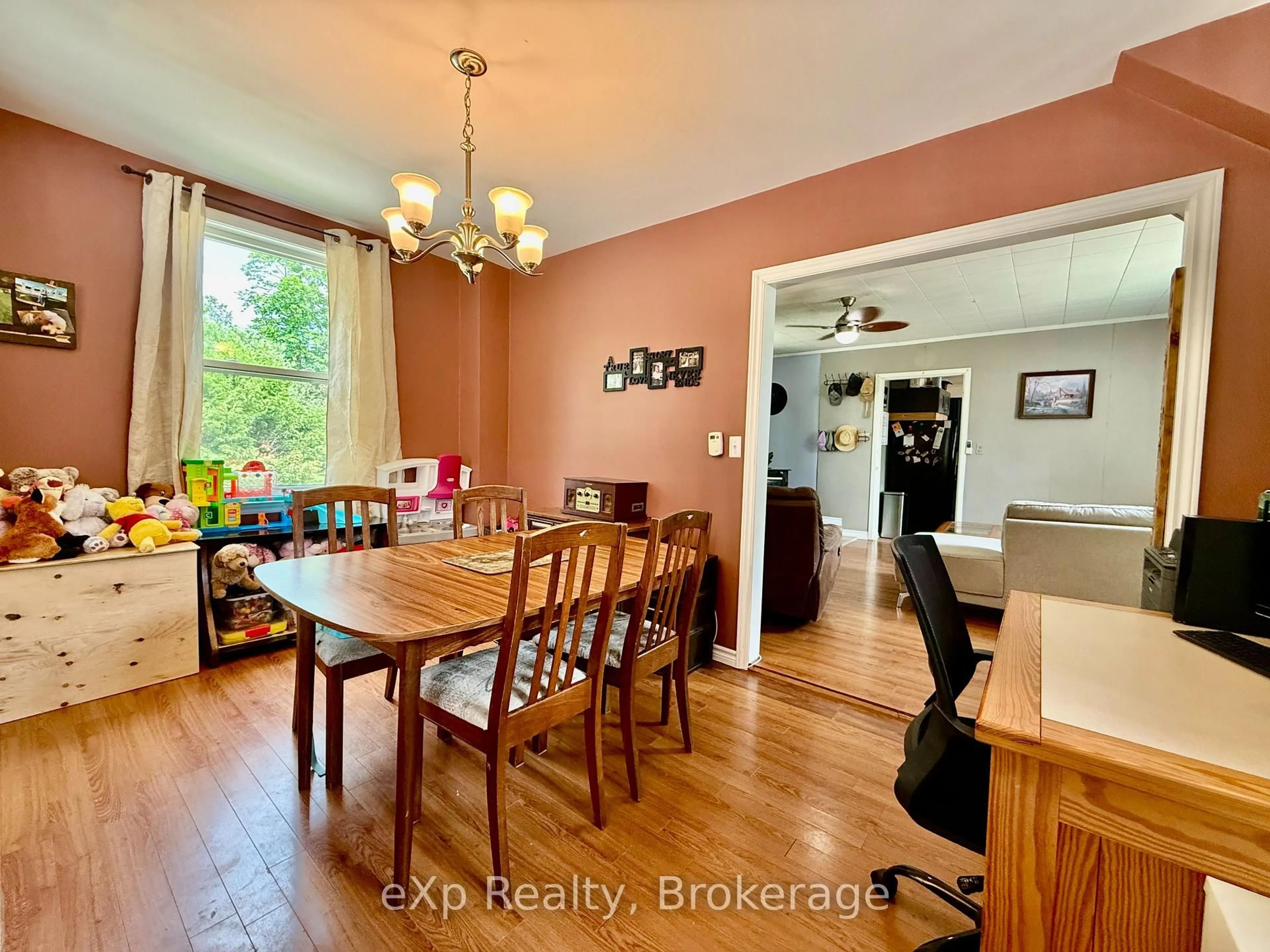 Dining room, wood/laminate floor for 759 8th A Ave, Hanover Ontario N4N 2L9