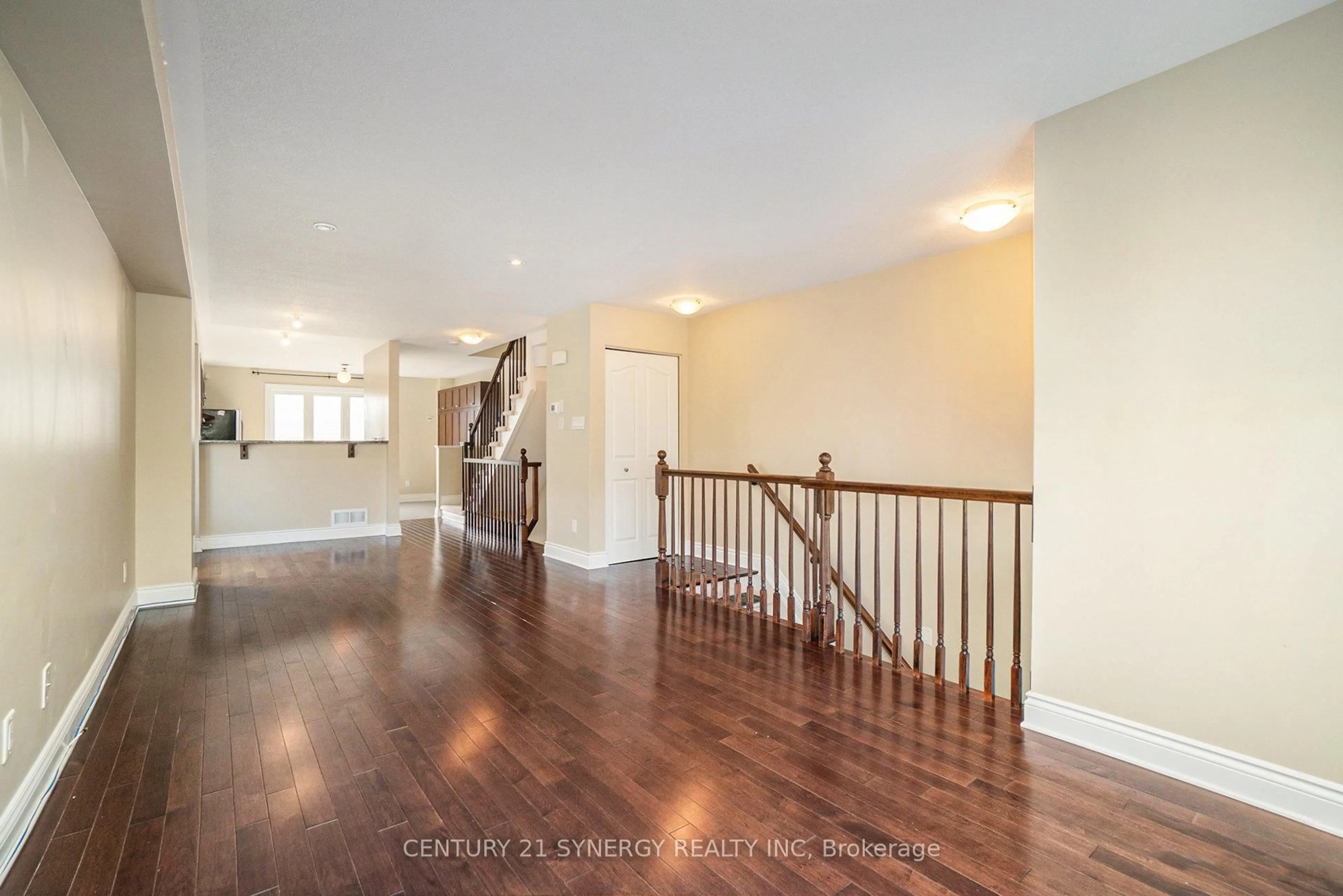 Indoor foyer for 155 Scout St, Ottawa Ontario K2C 4E2