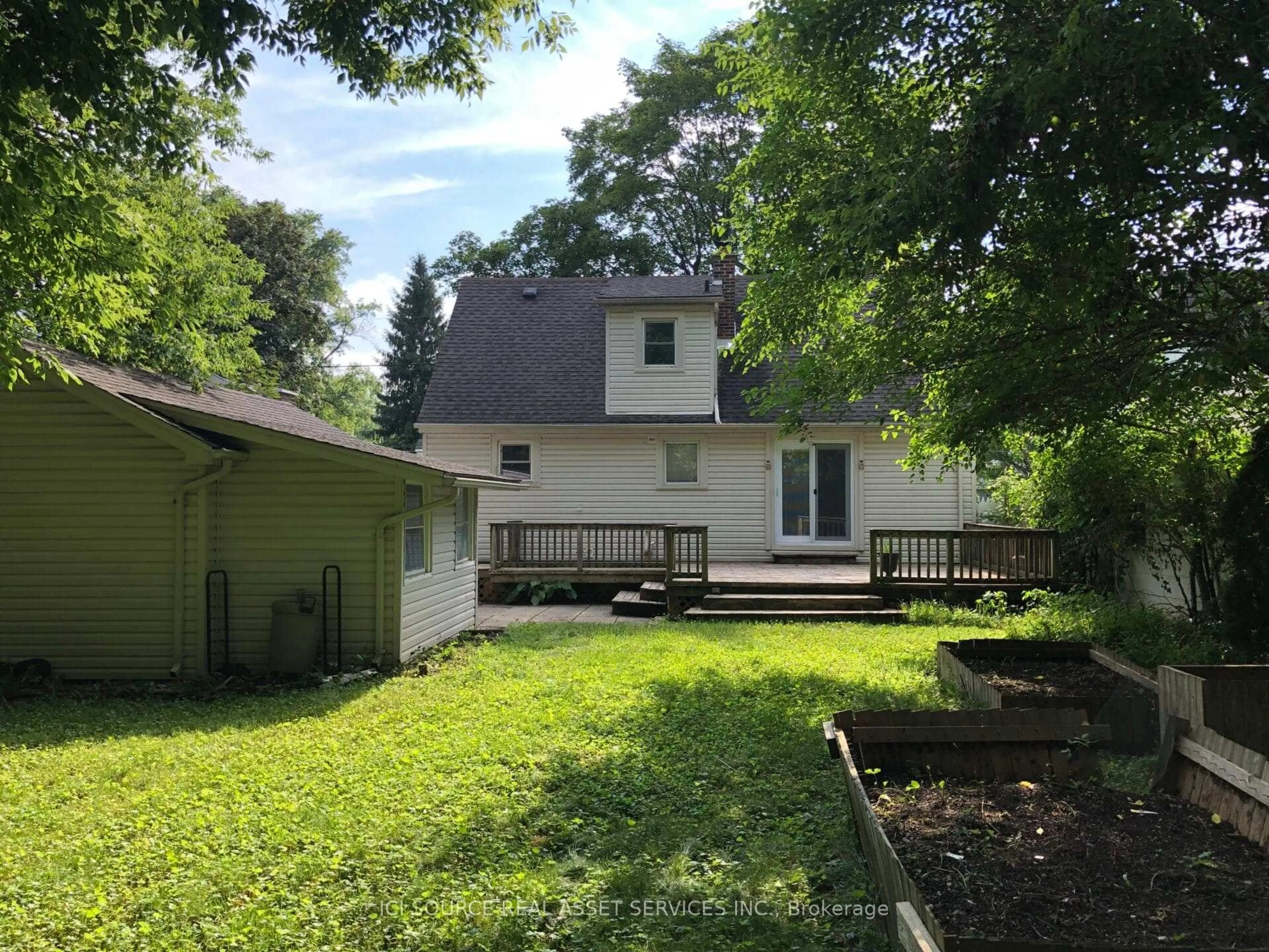 A pic from outside/outdoor area/front of a property/back of a property/a pic from drone, unknown for 123 Foster Ave, London North Ontario N6H 2L2