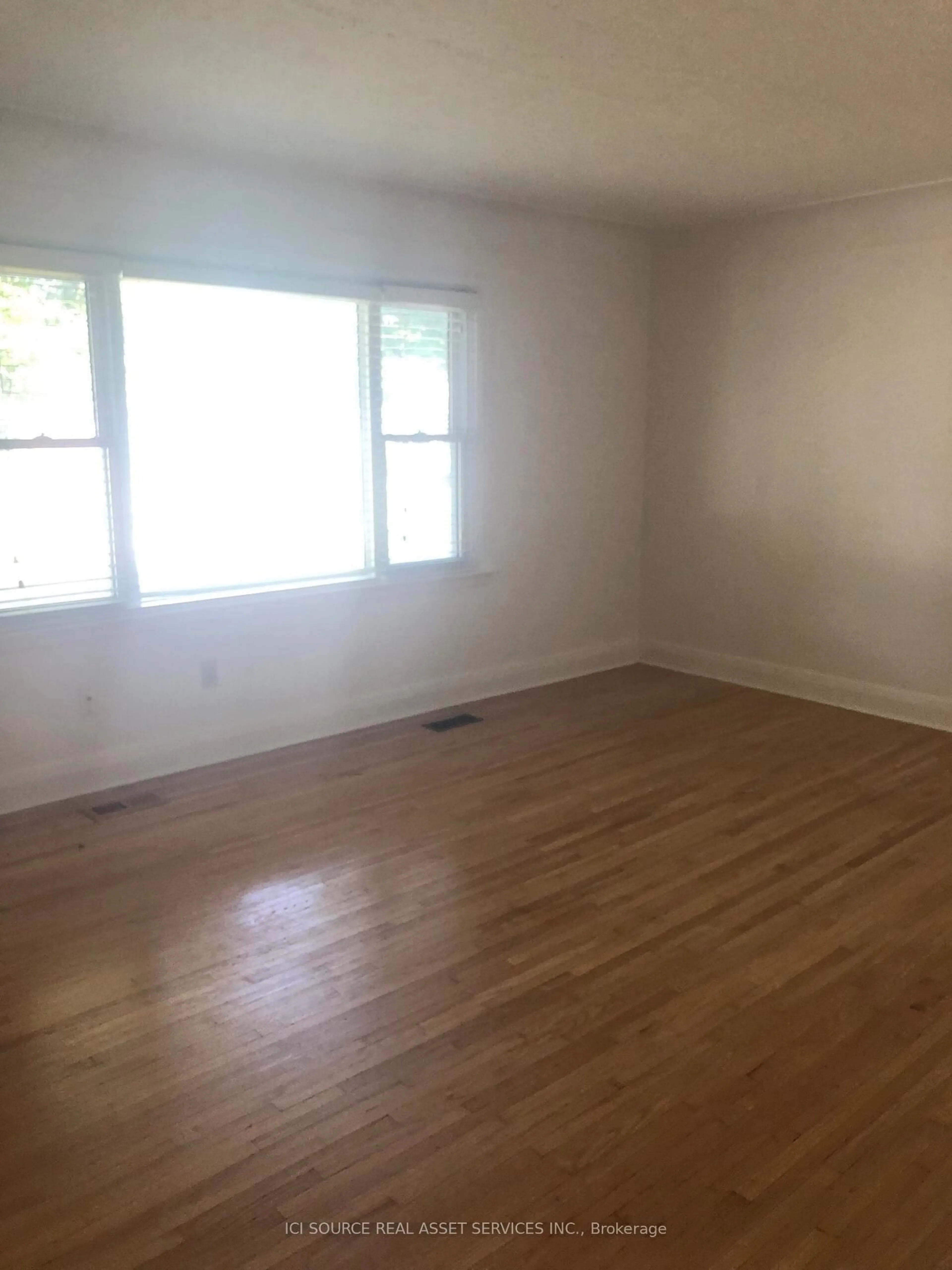 A pic of a room for 123 Foster Ave, London North Ontario N6H 2L2